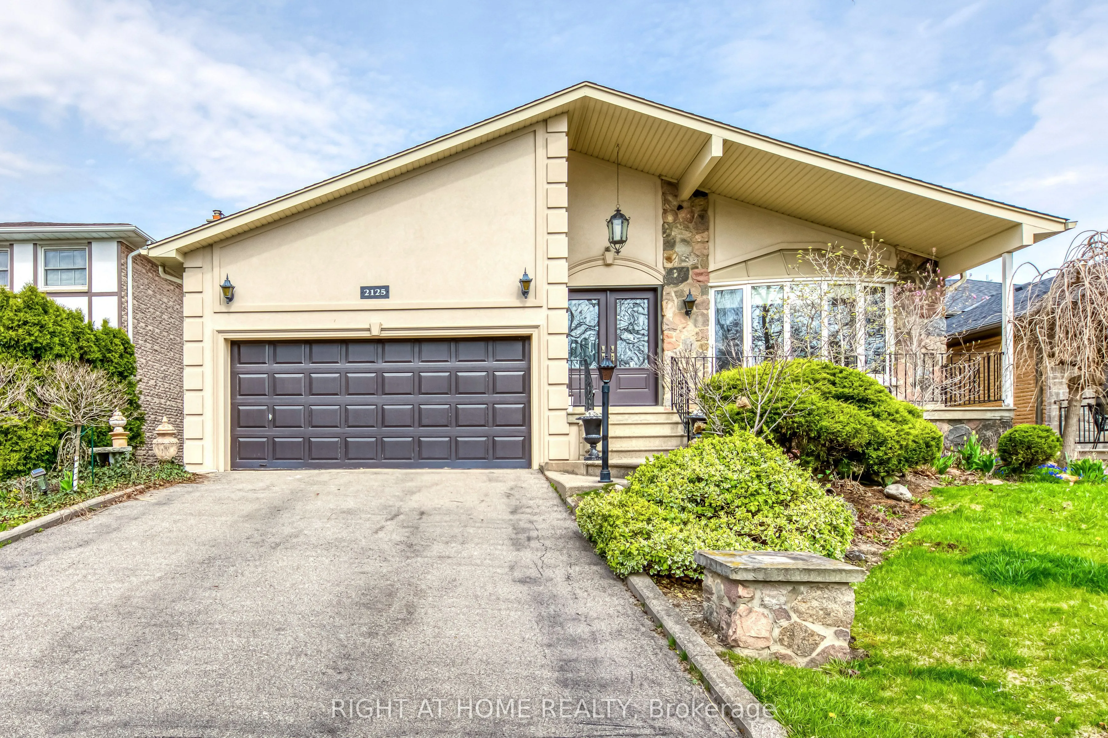 2125 Varency Drive, #Lower