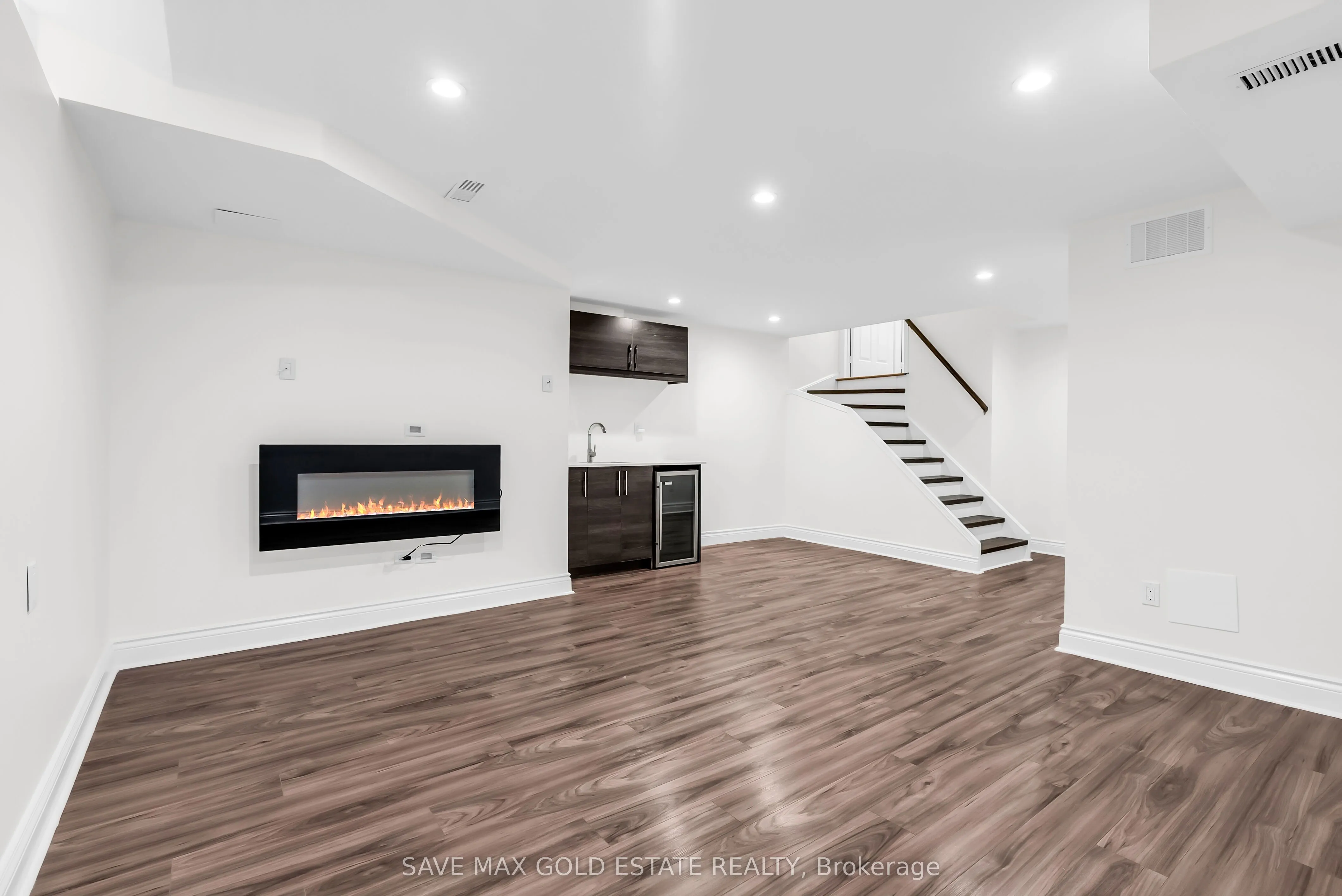 2259 Meadowland Drive N