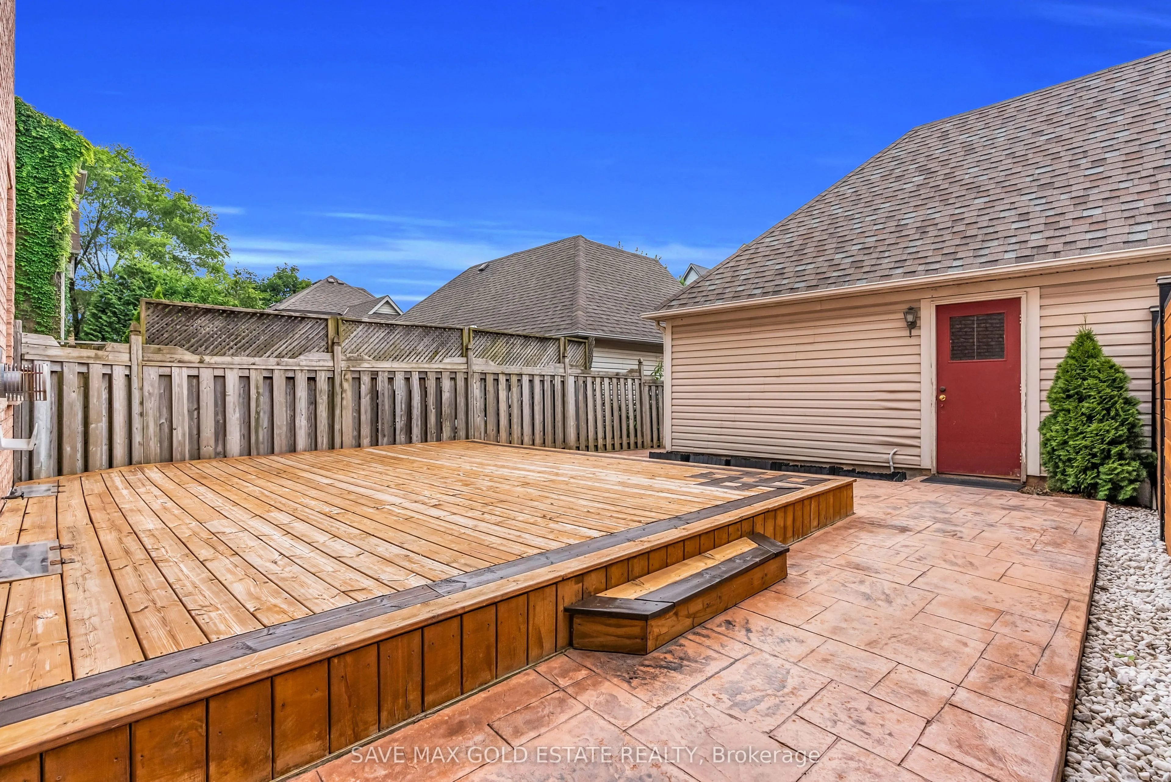 2259 Meadowland Drive N
