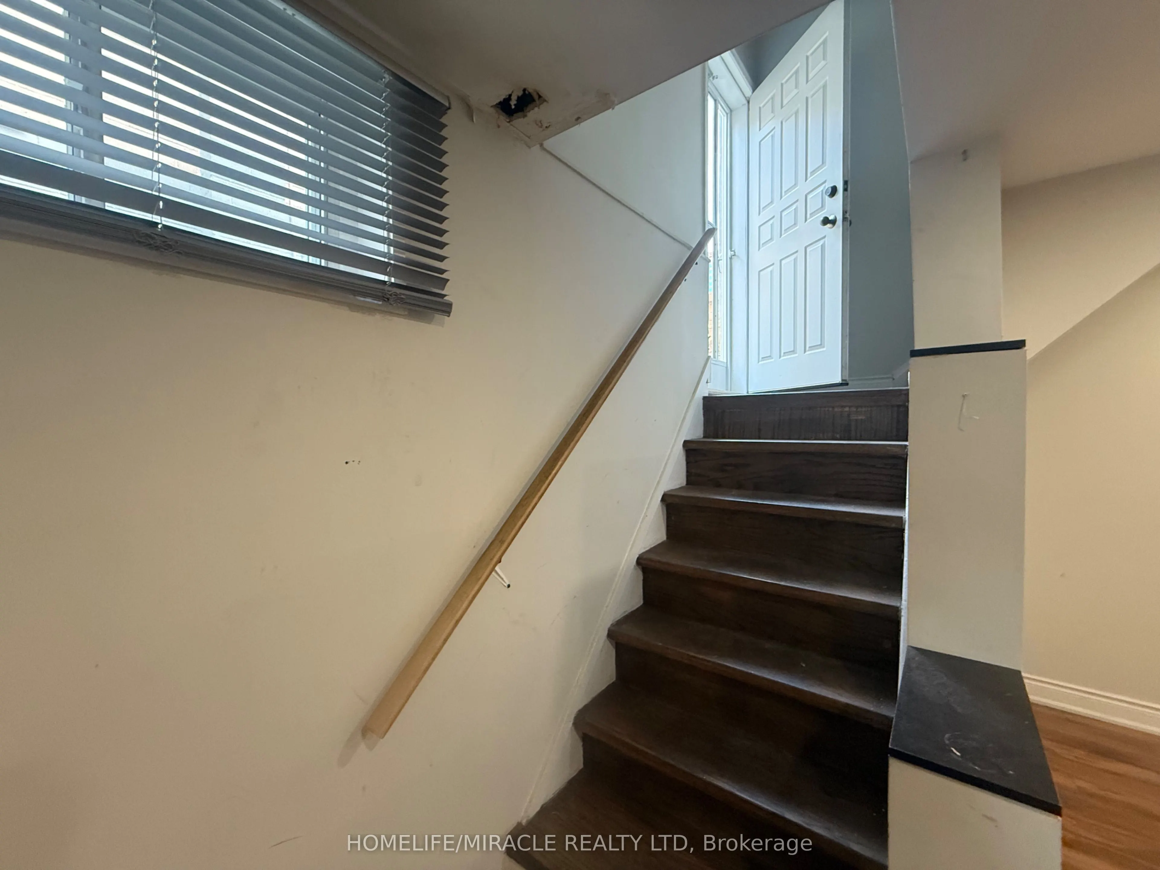 14 Belgate Place