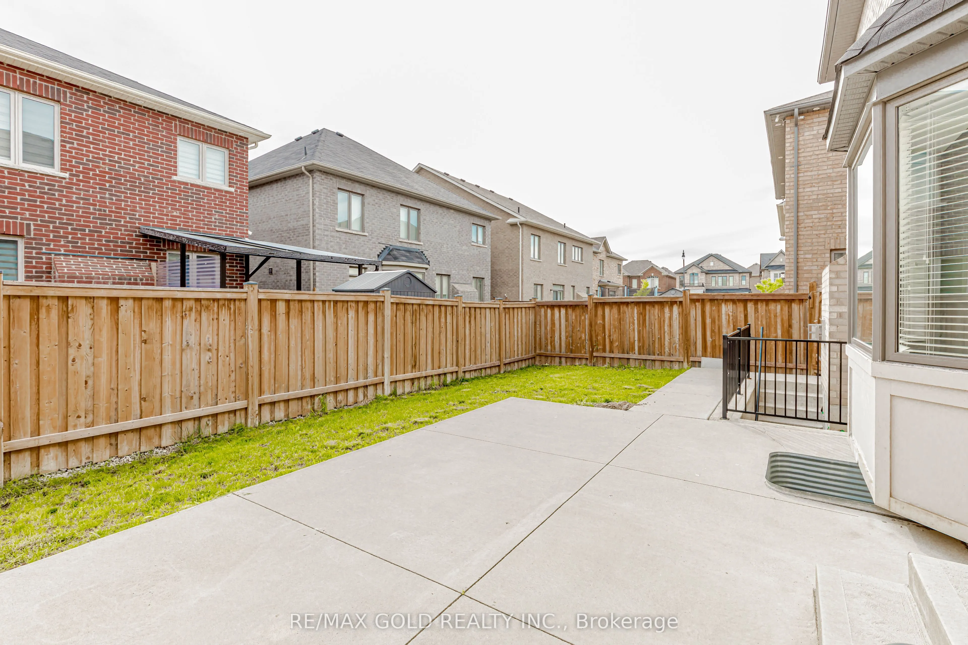 29 Ezra Crescent