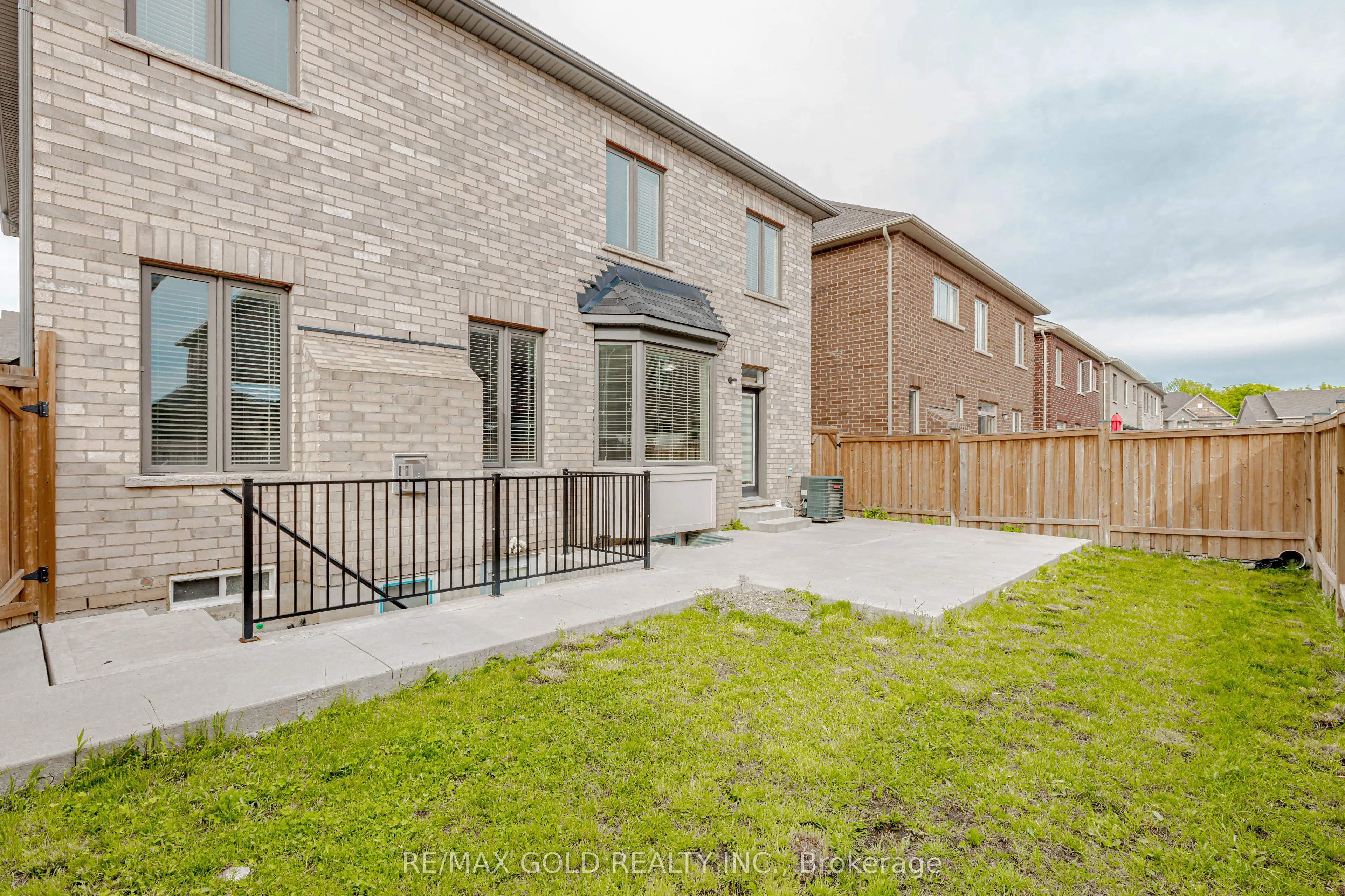 29 Ezra Crescent
