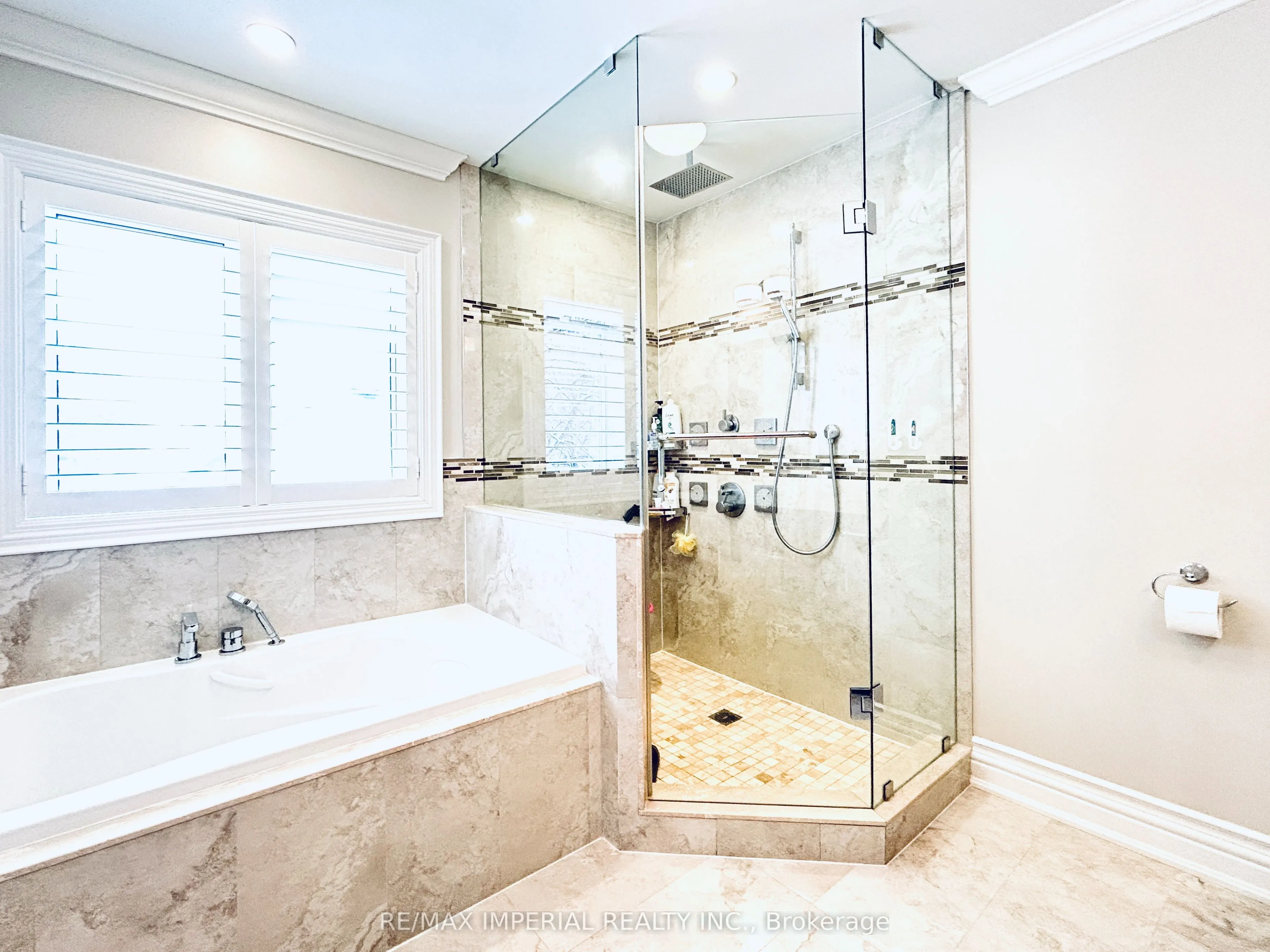 418 Queen Mary Drive