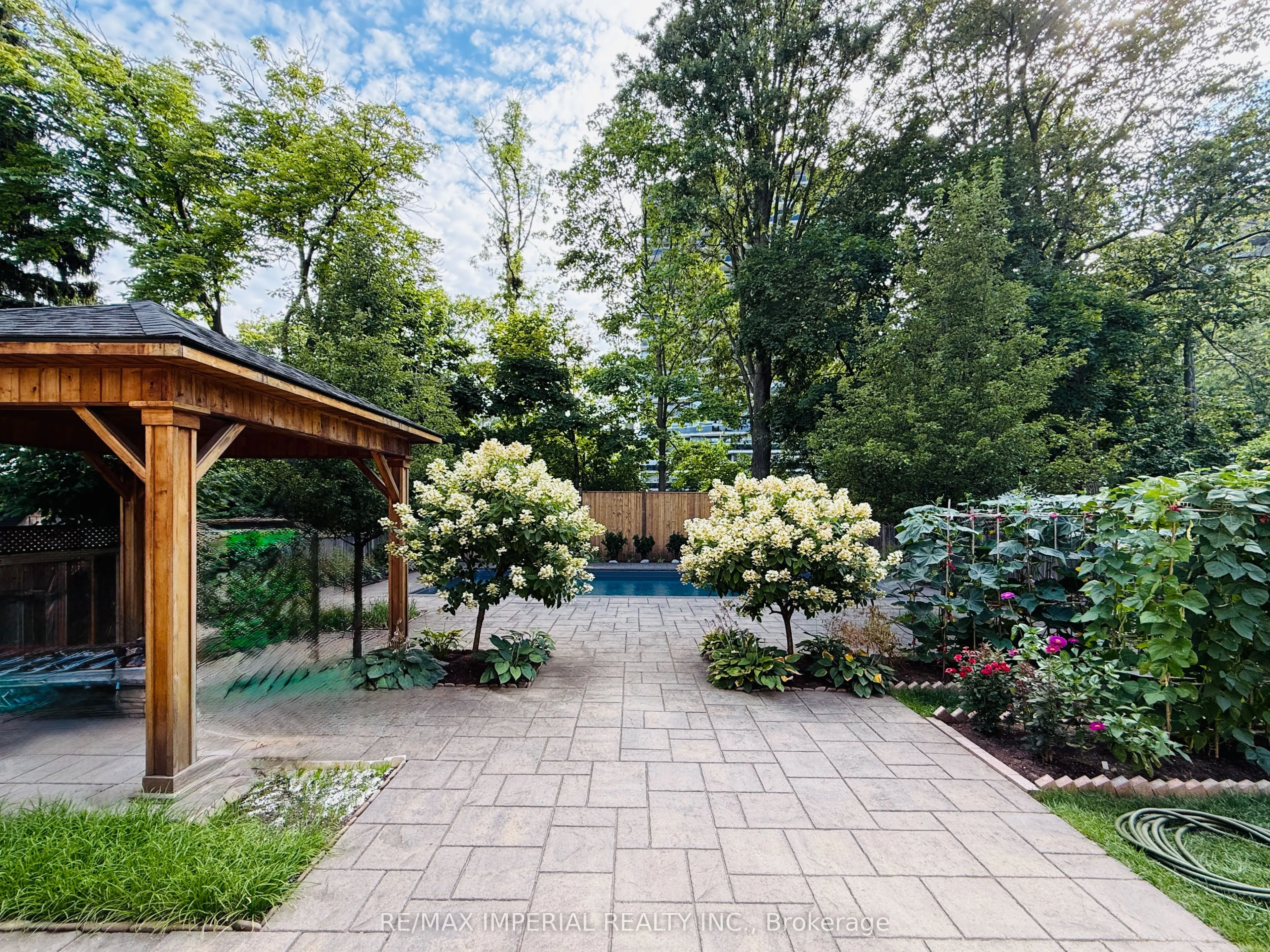 418 Queen Mary Drive