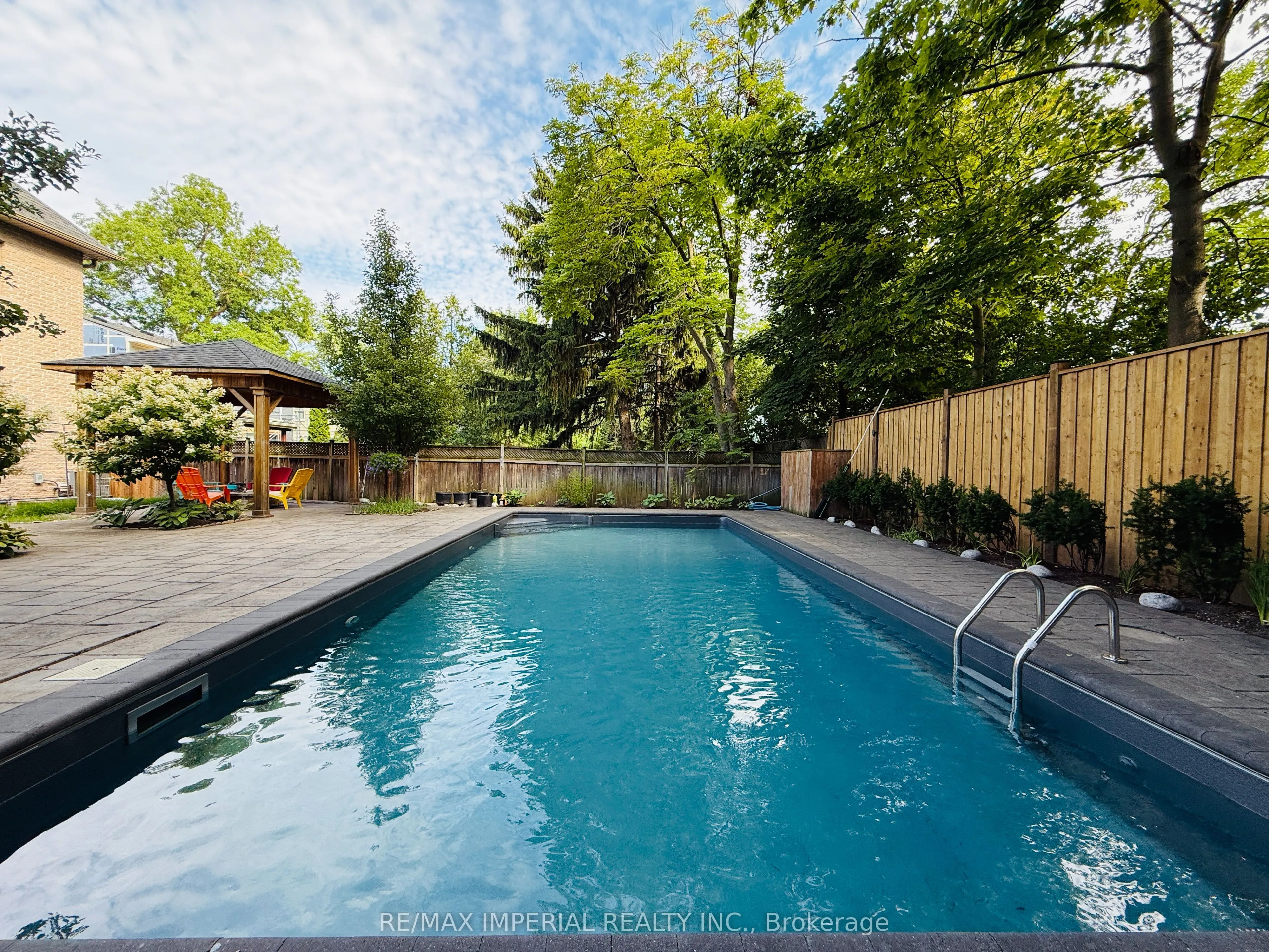 418 Queen Mary Drive