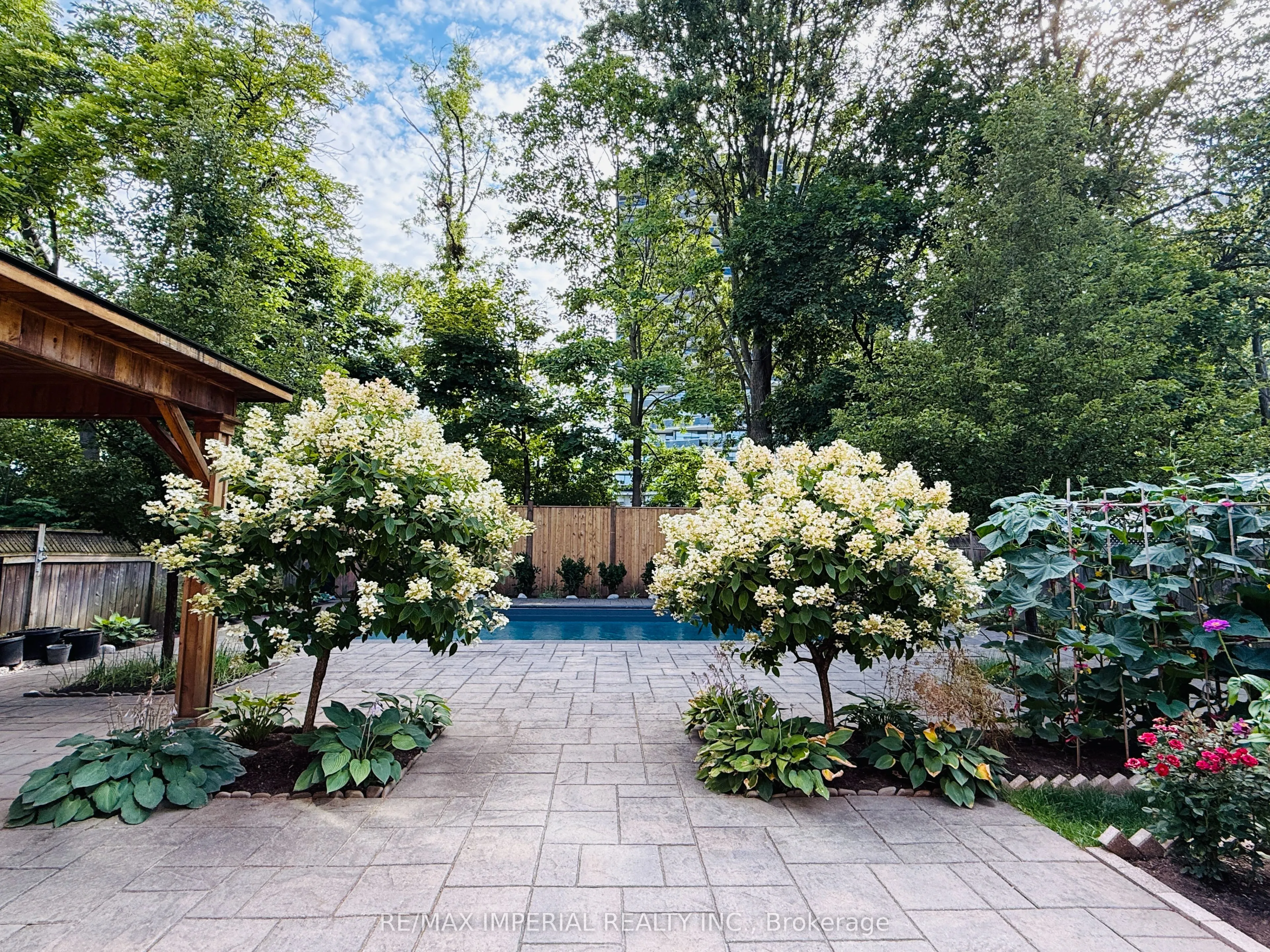 418 Queen Mary Drive