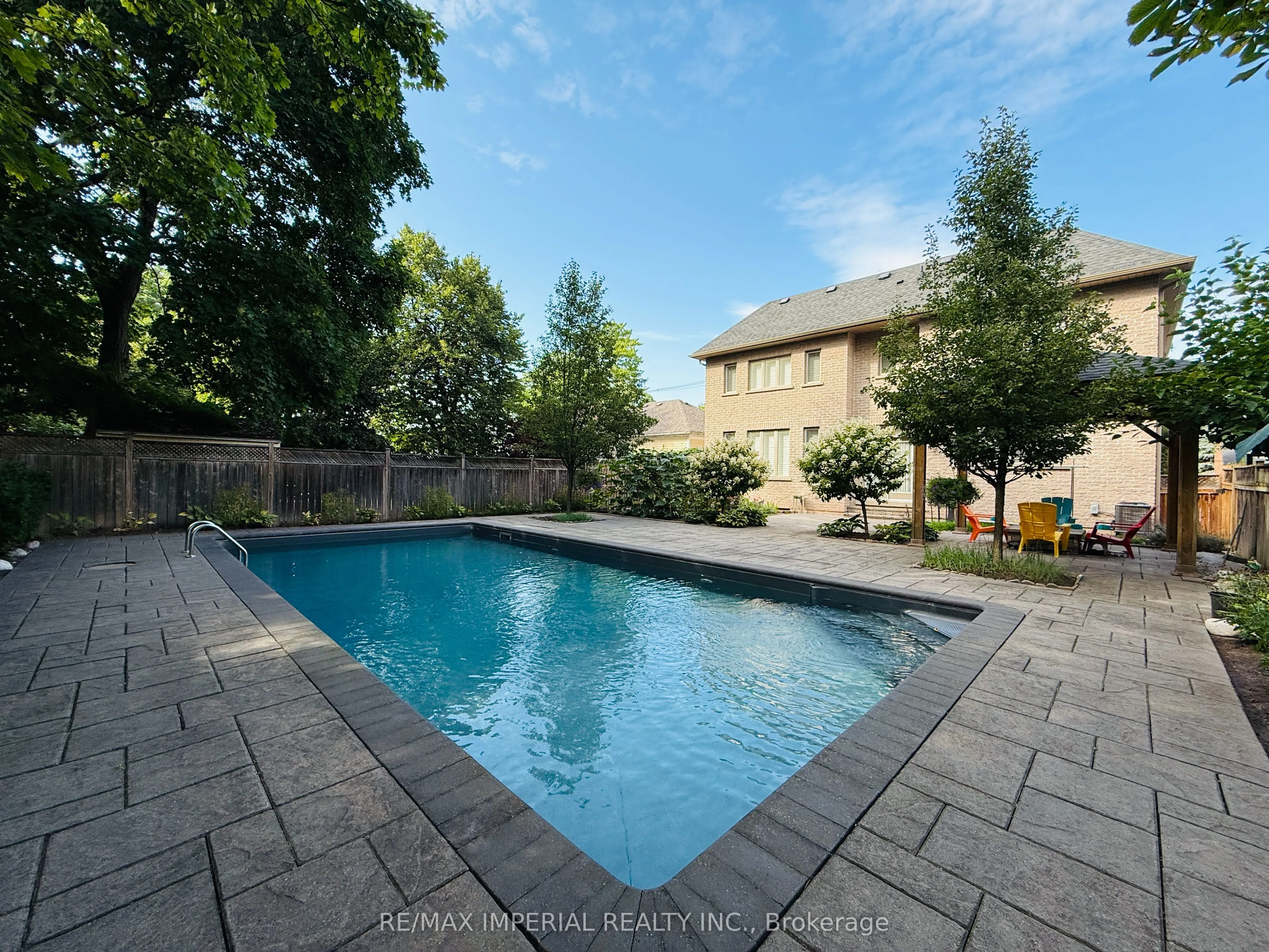 418 Queen Mary Drive