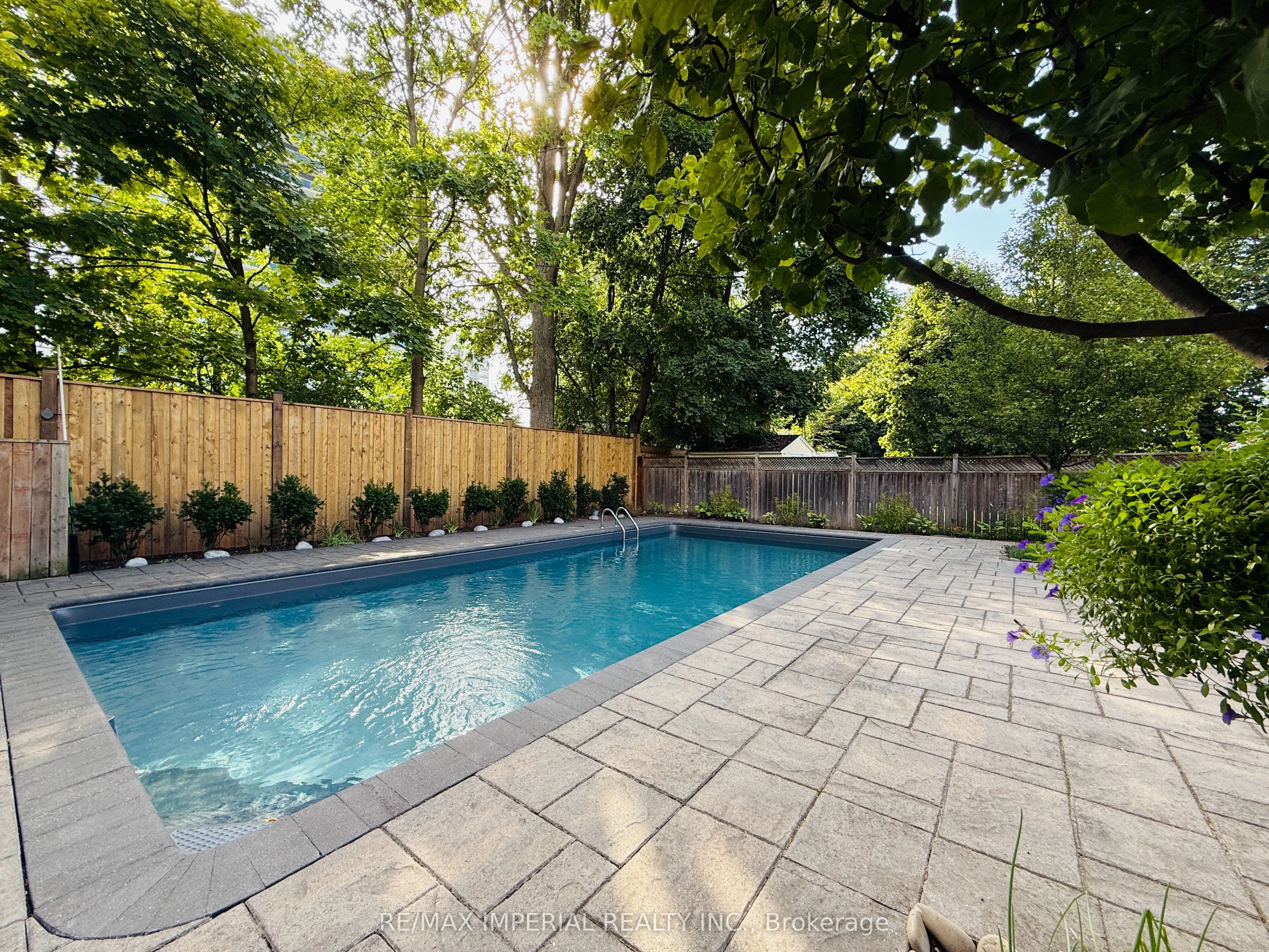 418 Queen Mary Drive