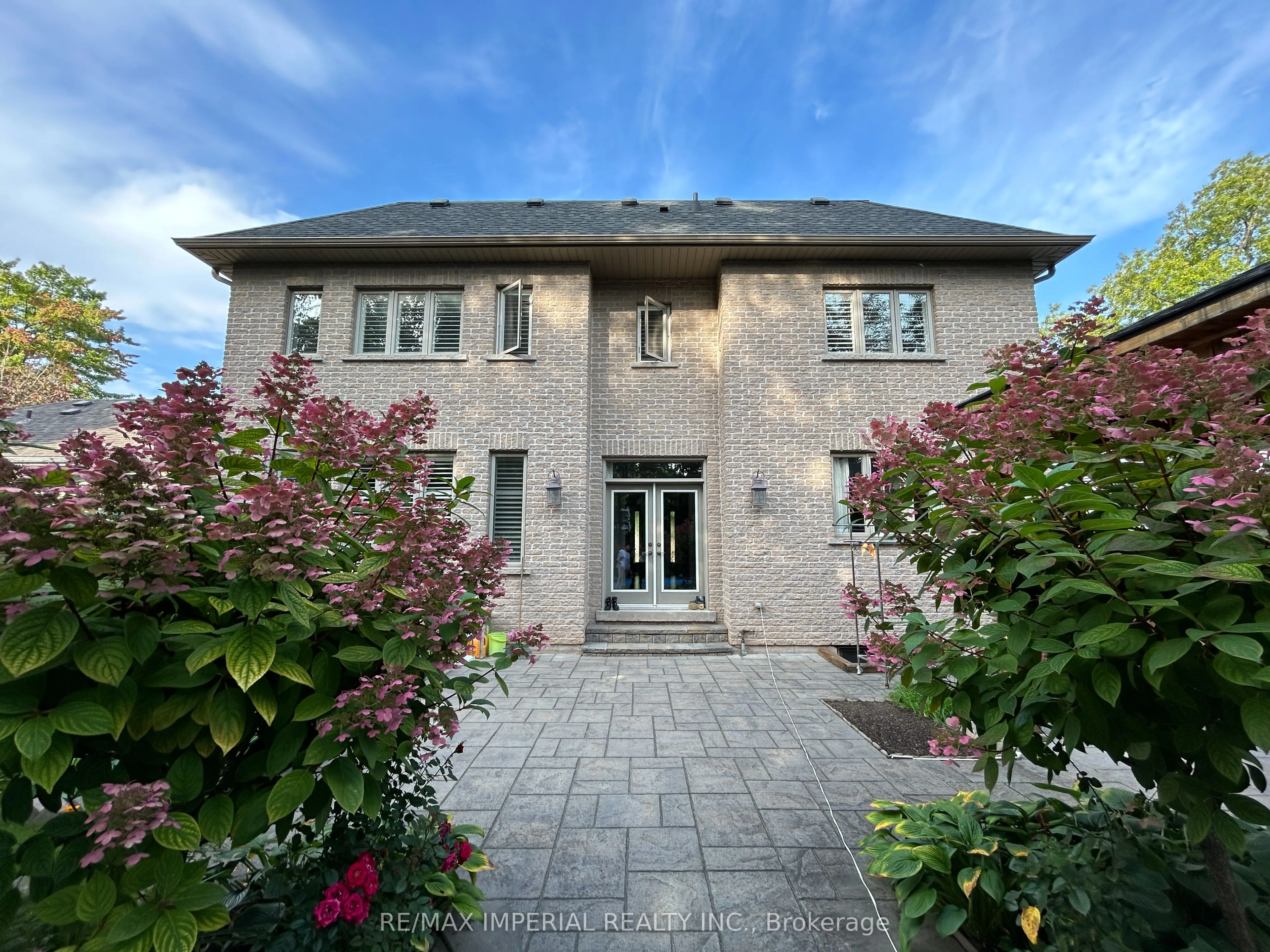 418 Queen Mary Drive