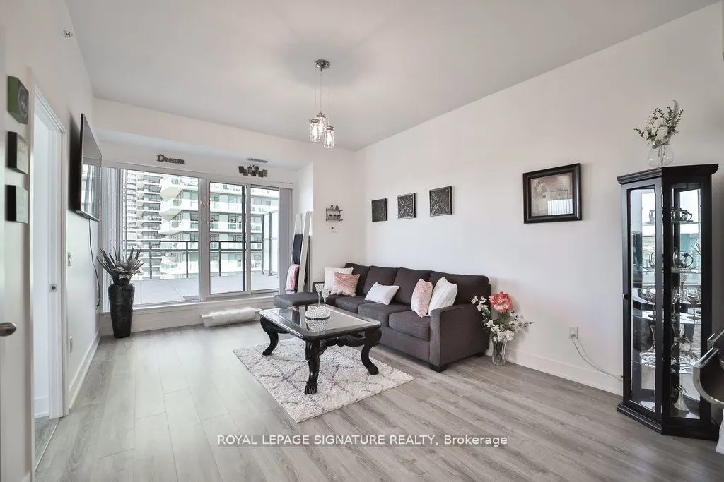 30 Shore Breeze Drive, #913
