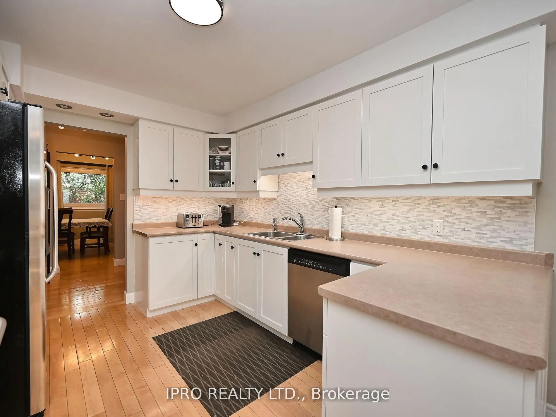 986 Vanier Drive