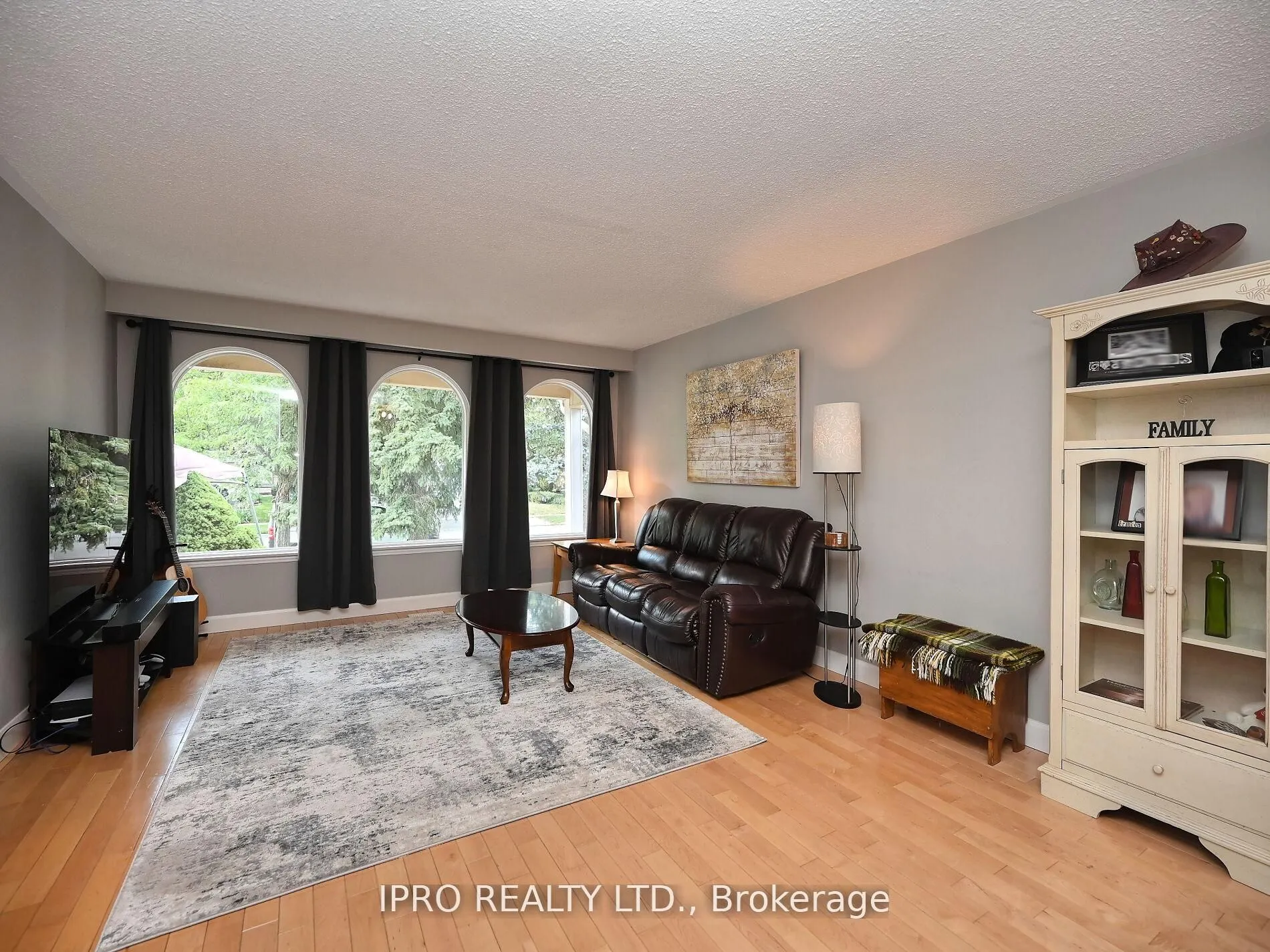 986 Vanier Drive
