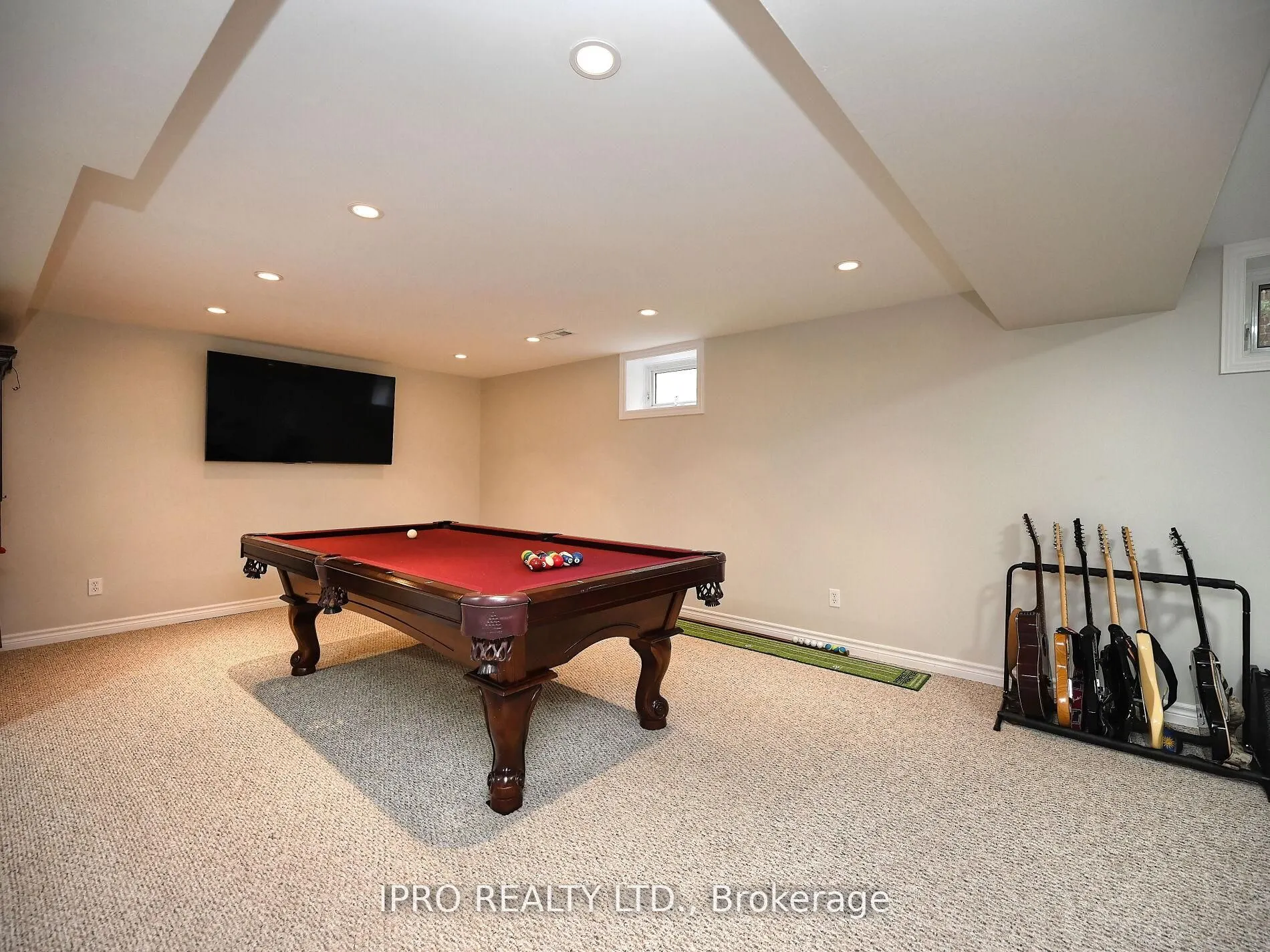 986 Vanier Drive