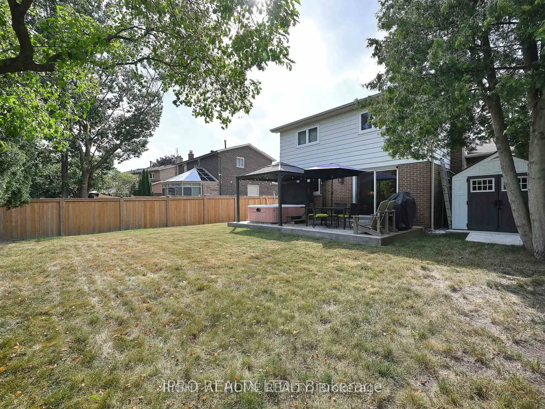 986 Vanier Drive