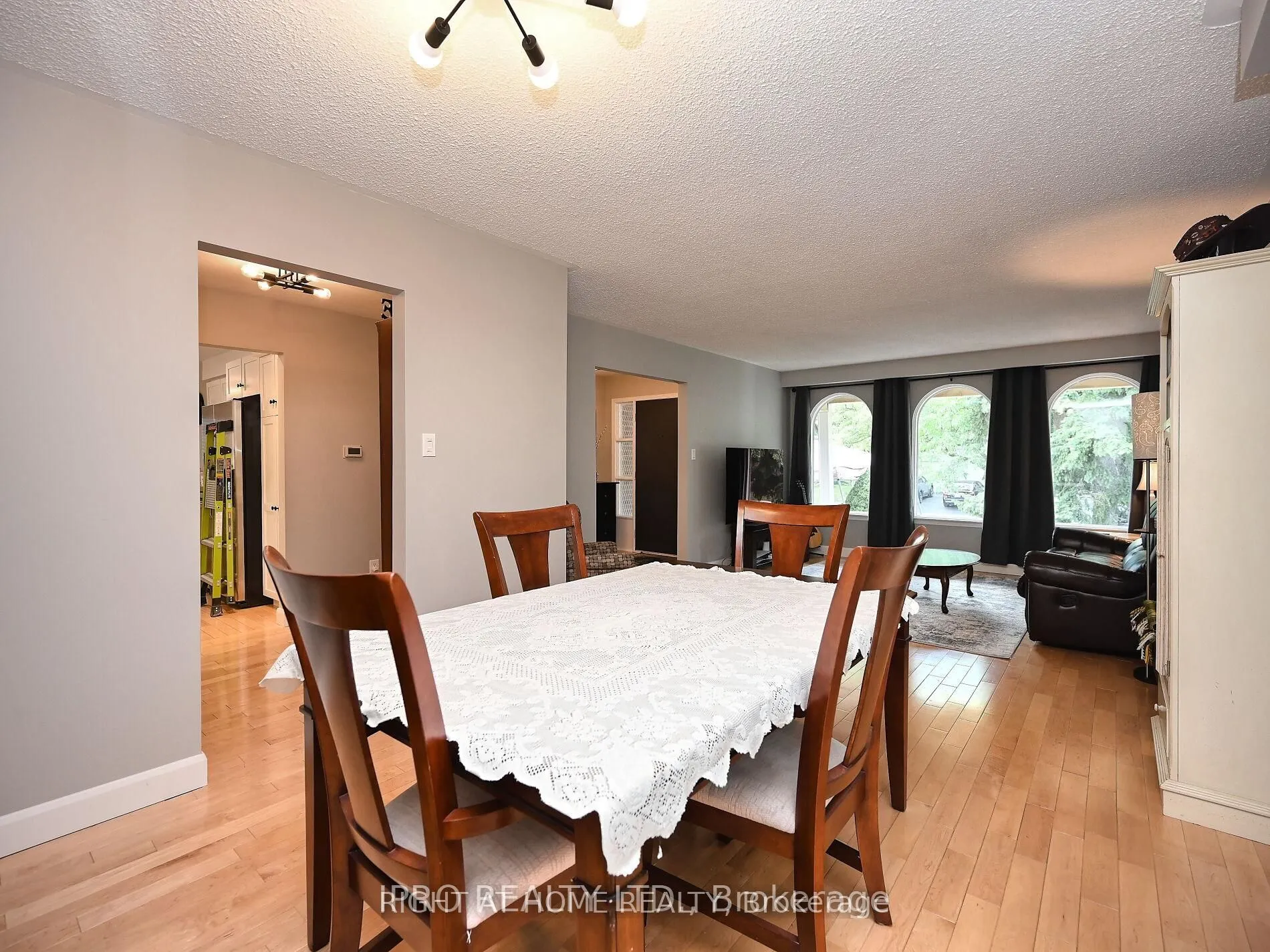 986 Vanier Drive