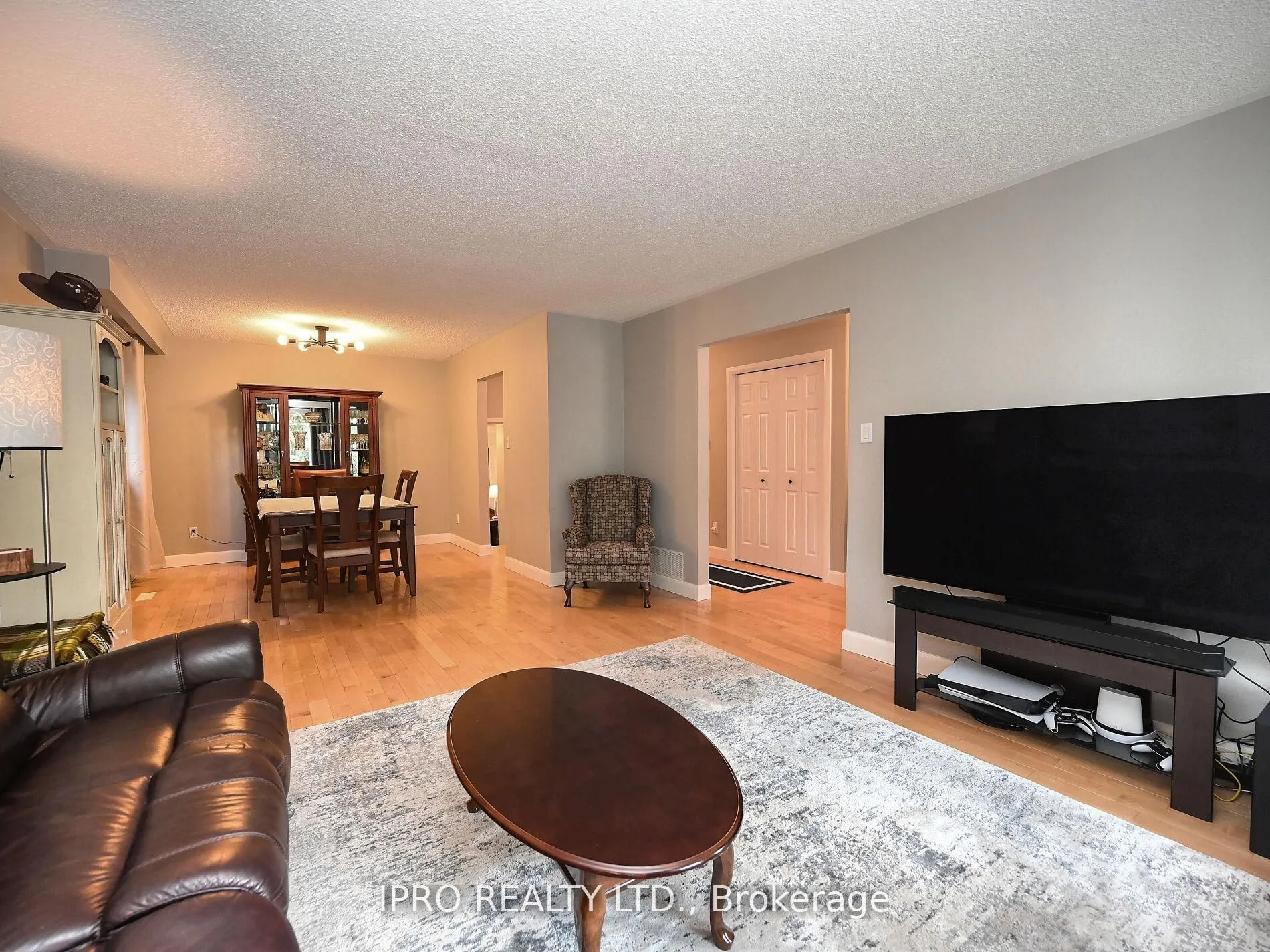 986 Vanier Drive