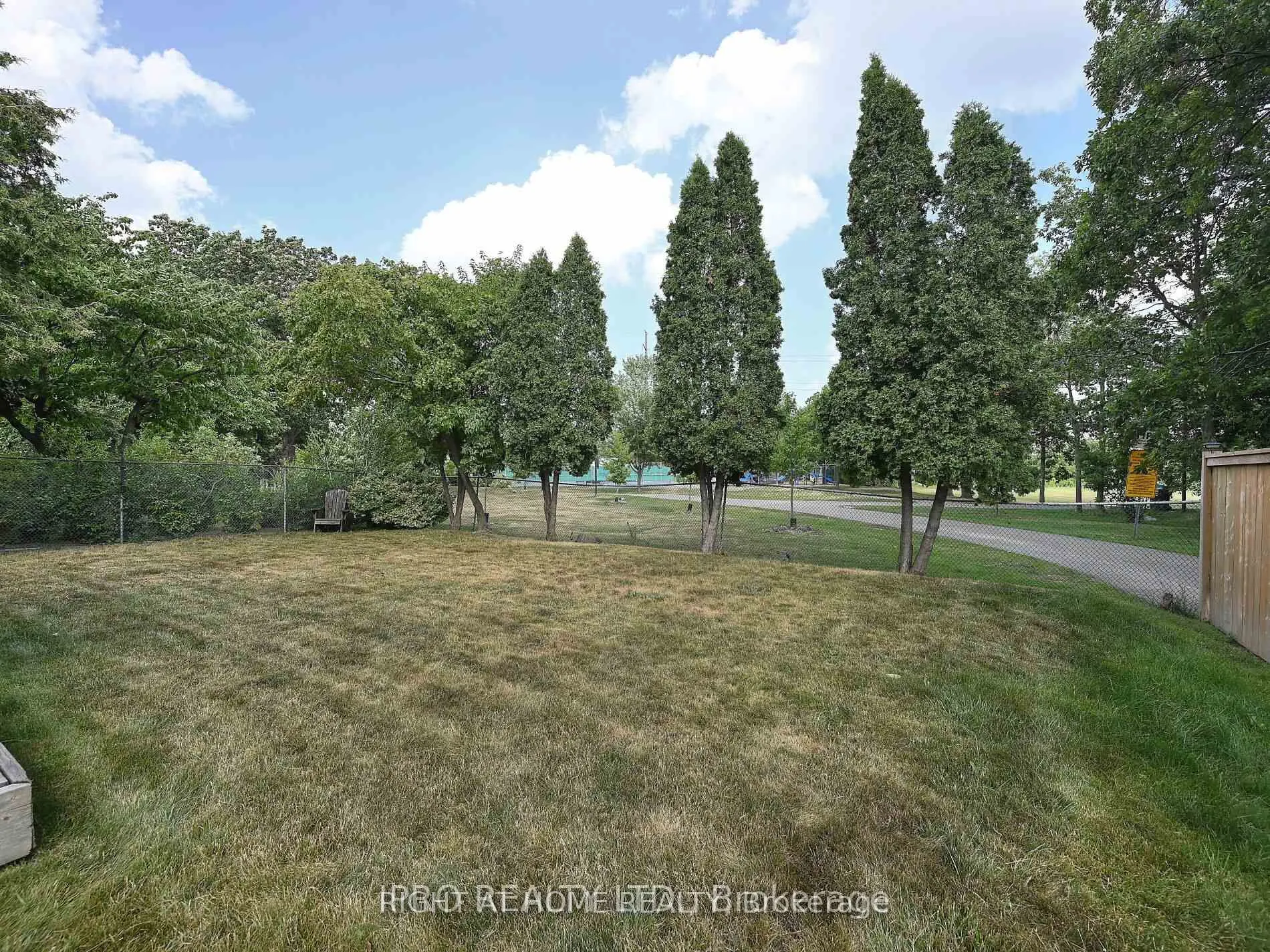 986 Vanier Drive