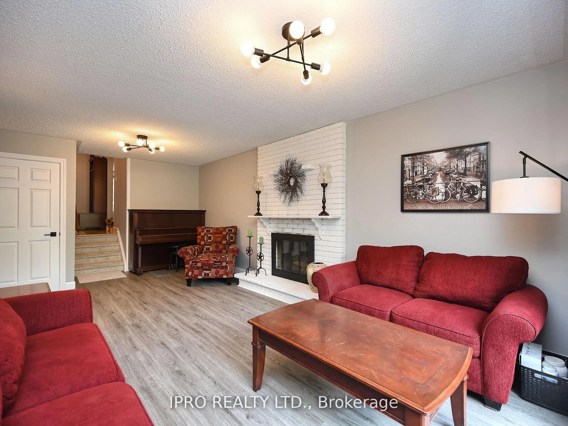 986 Vanier Drive