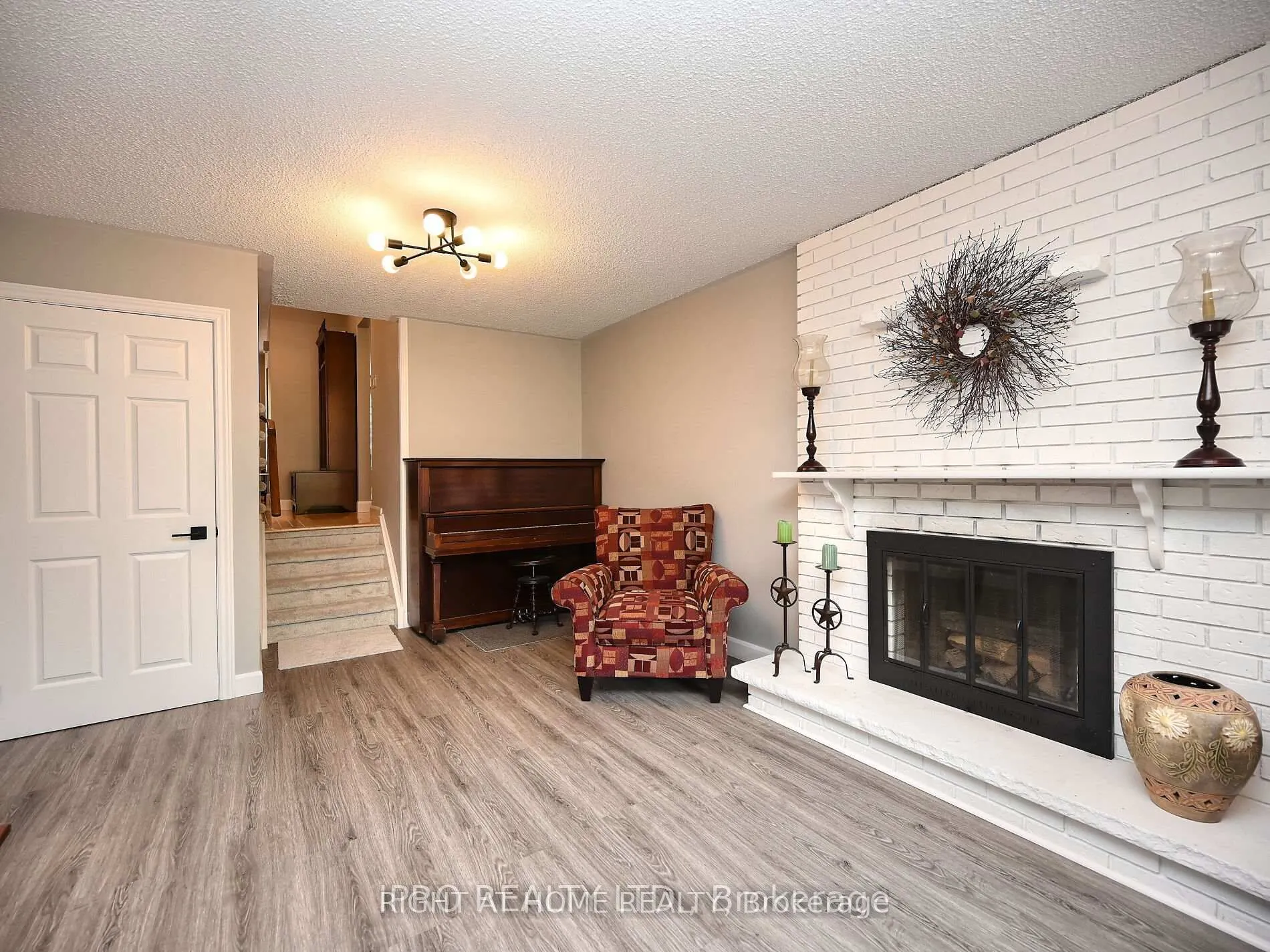 986 Vanier Drive
