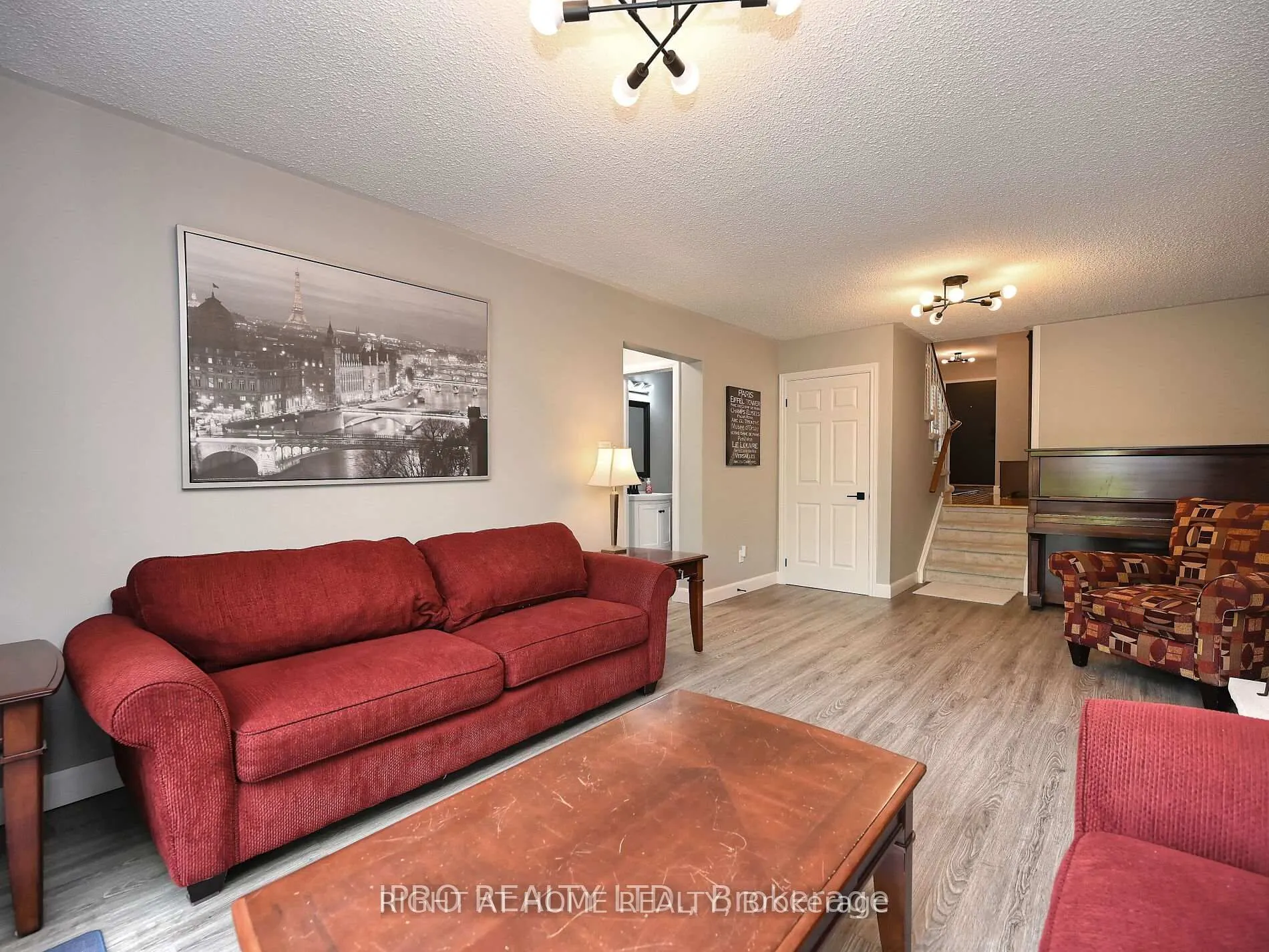 986 Vanier Drive