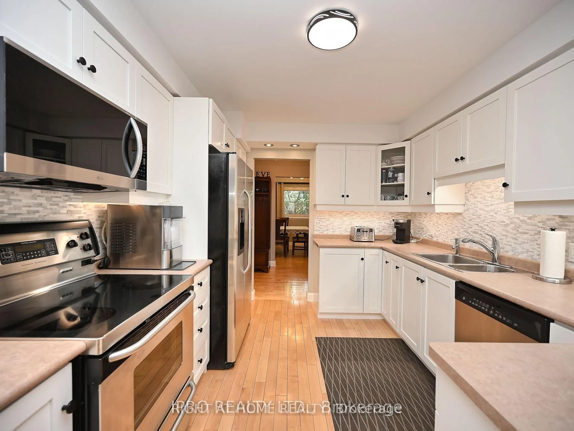 986 Vanier Drive