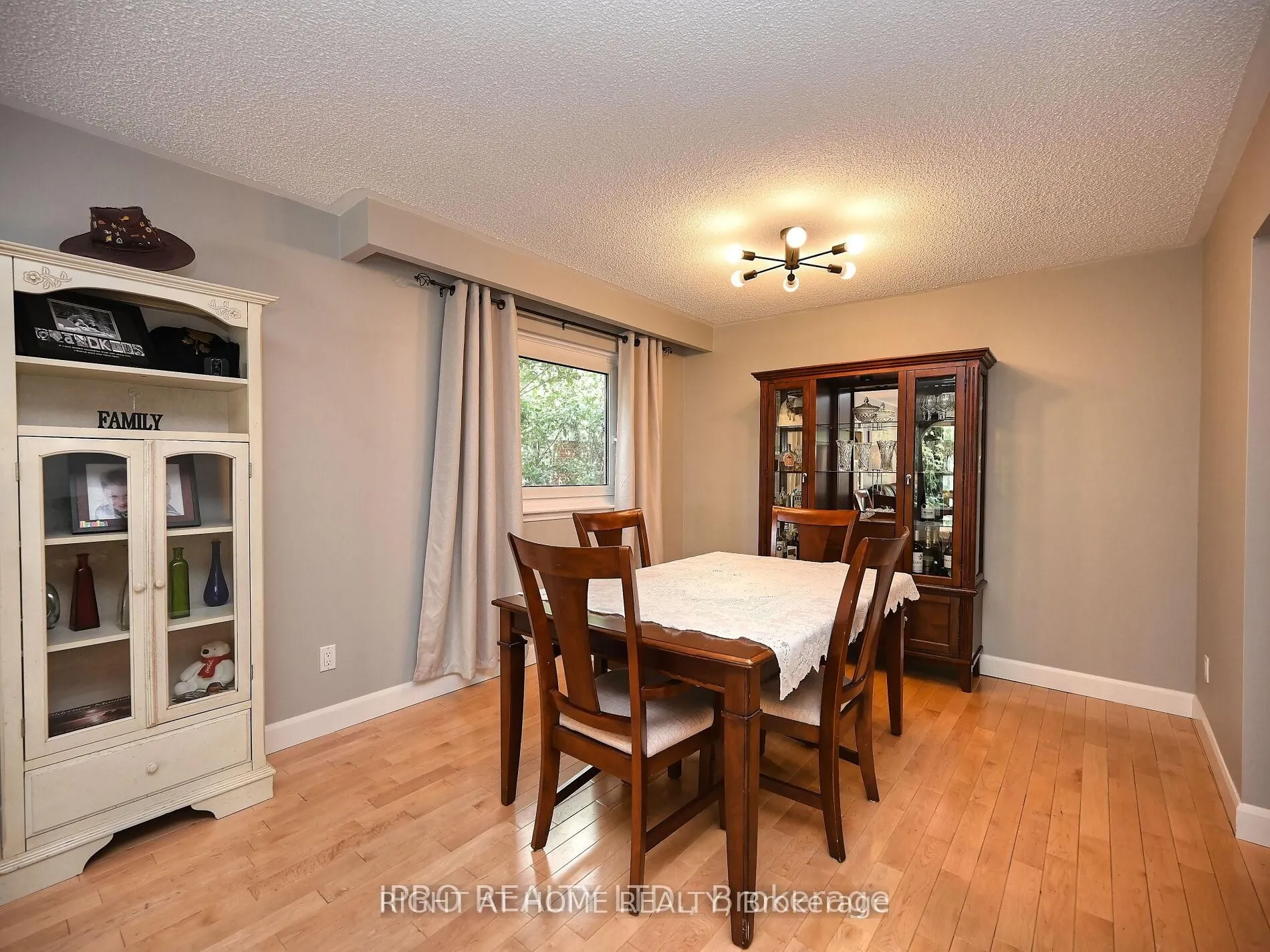 986 Vanier Drive