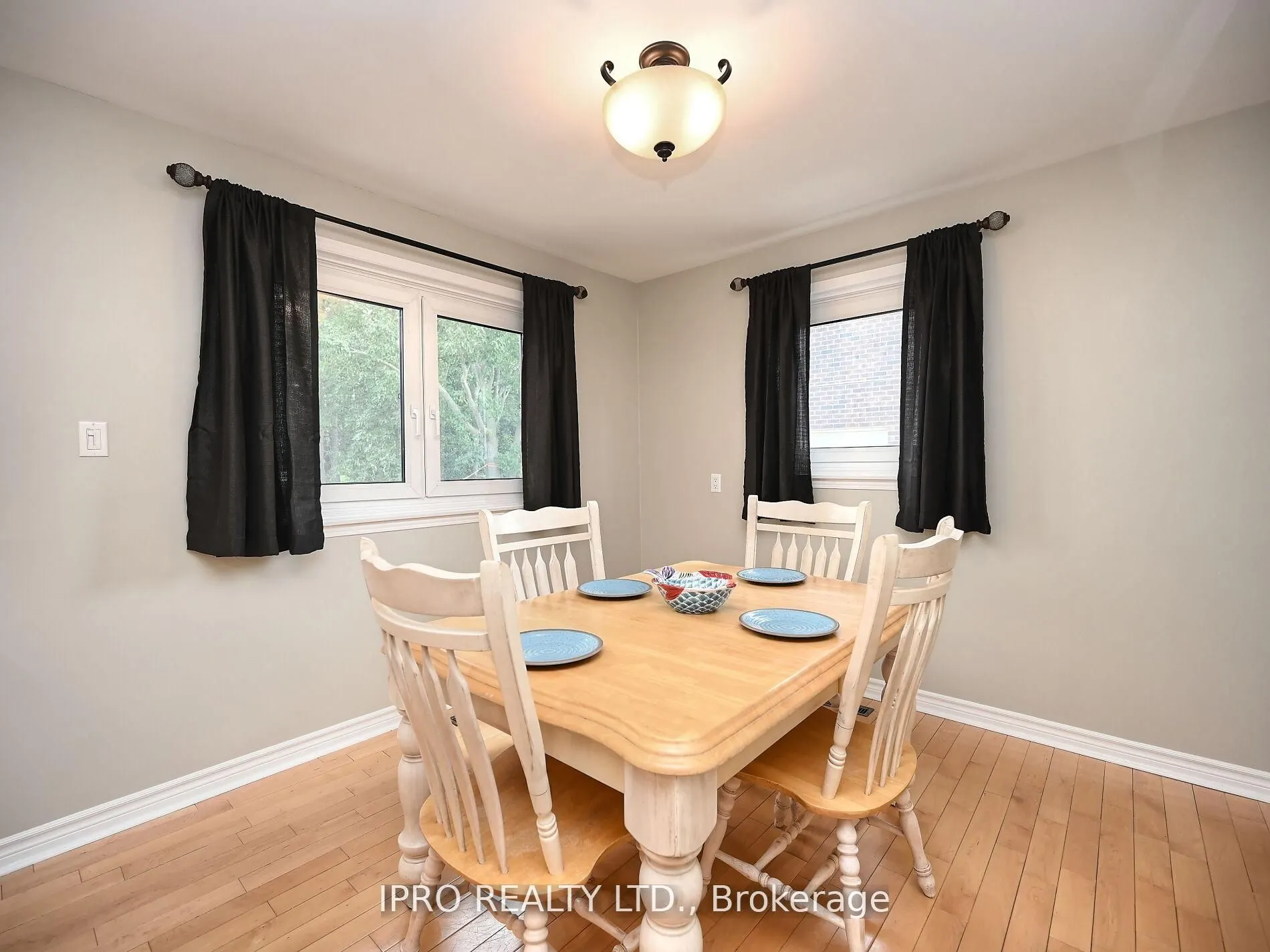 986 Vanier Drive