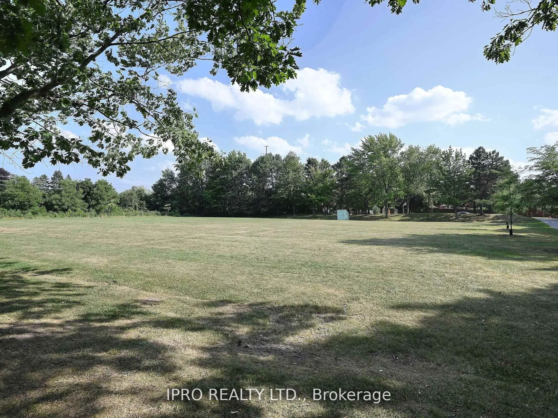 986 Vanier Drive