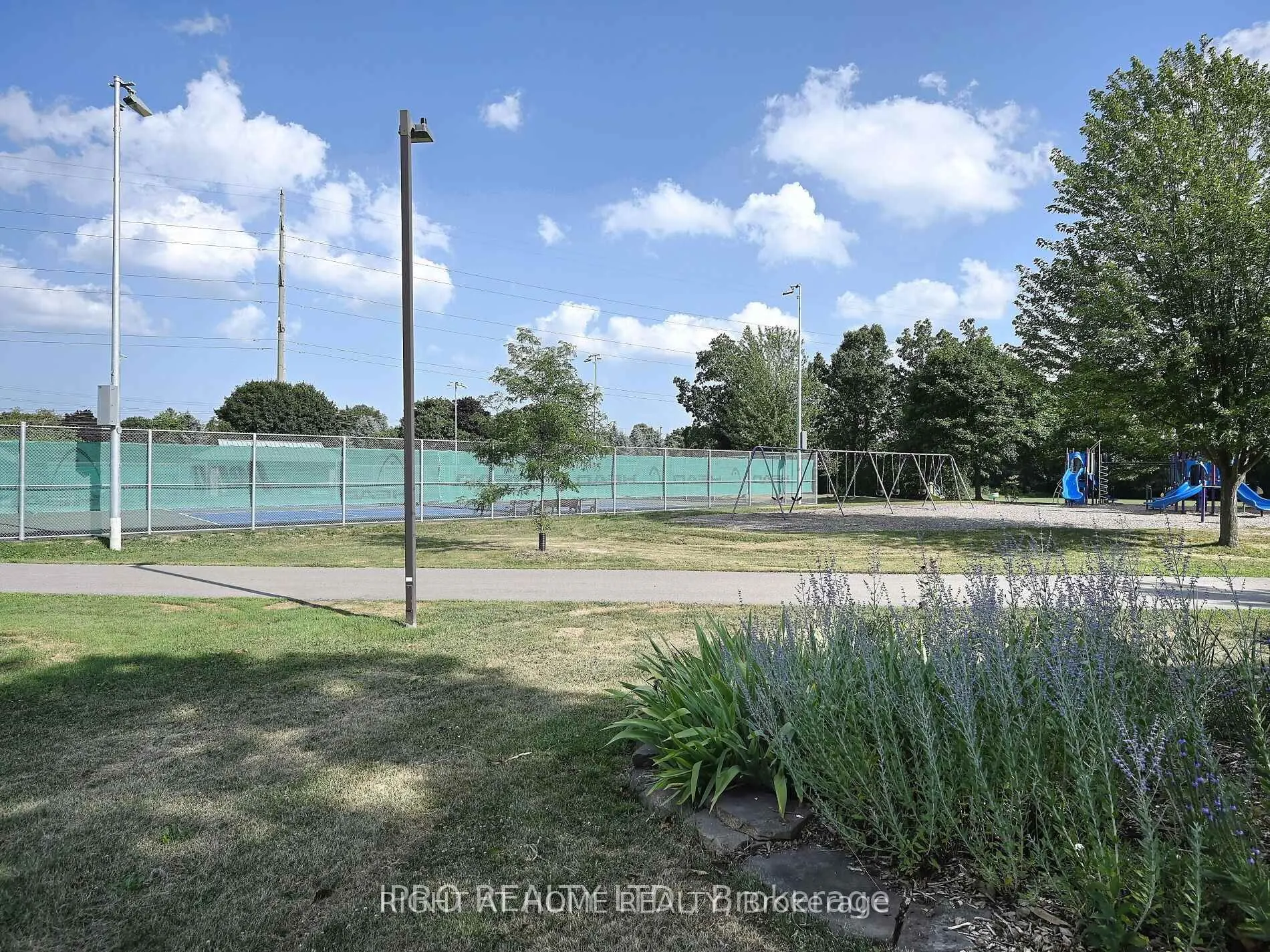 986 Vanier Drive