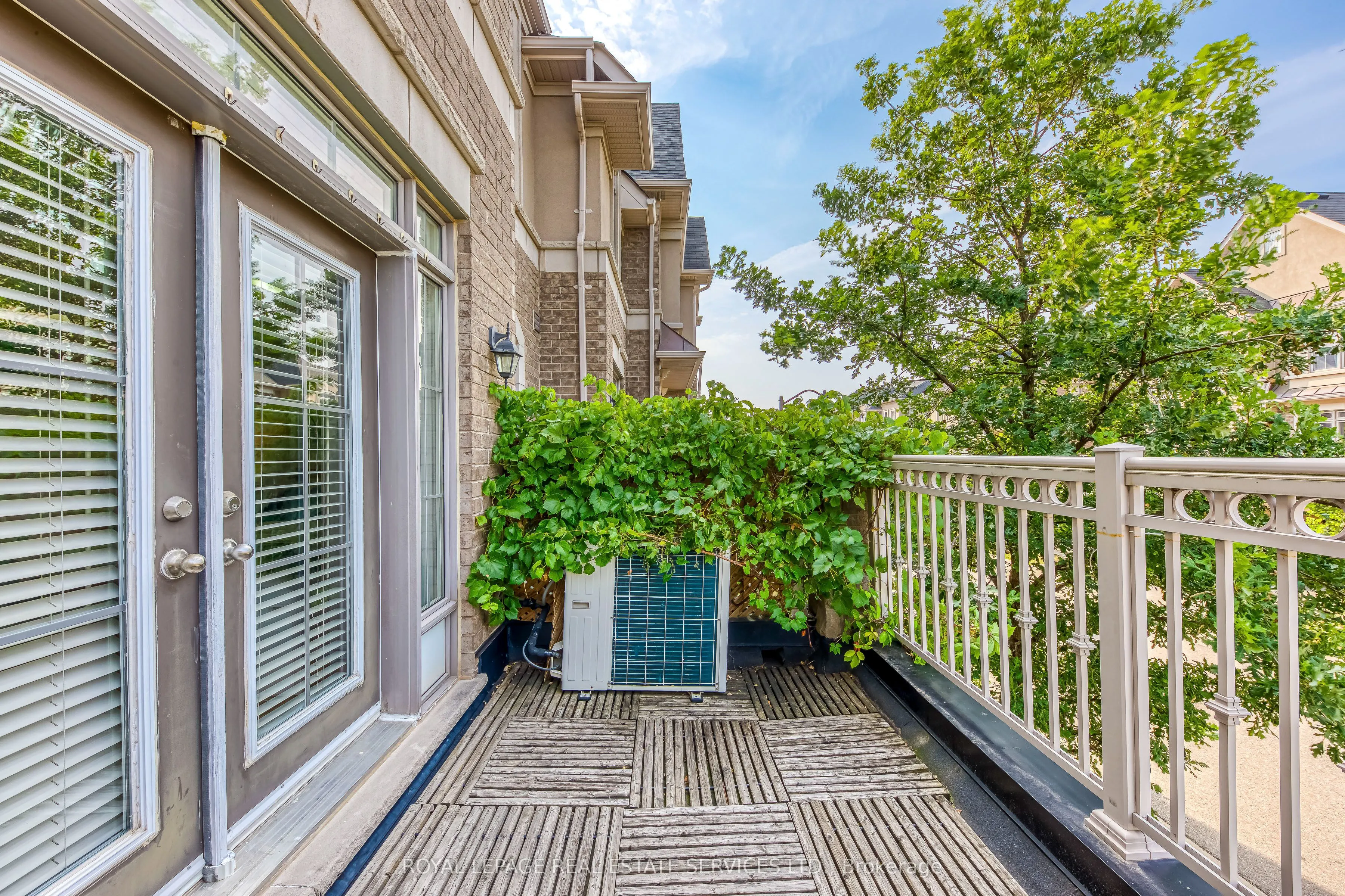 2435 GREENWICH Drive, #12