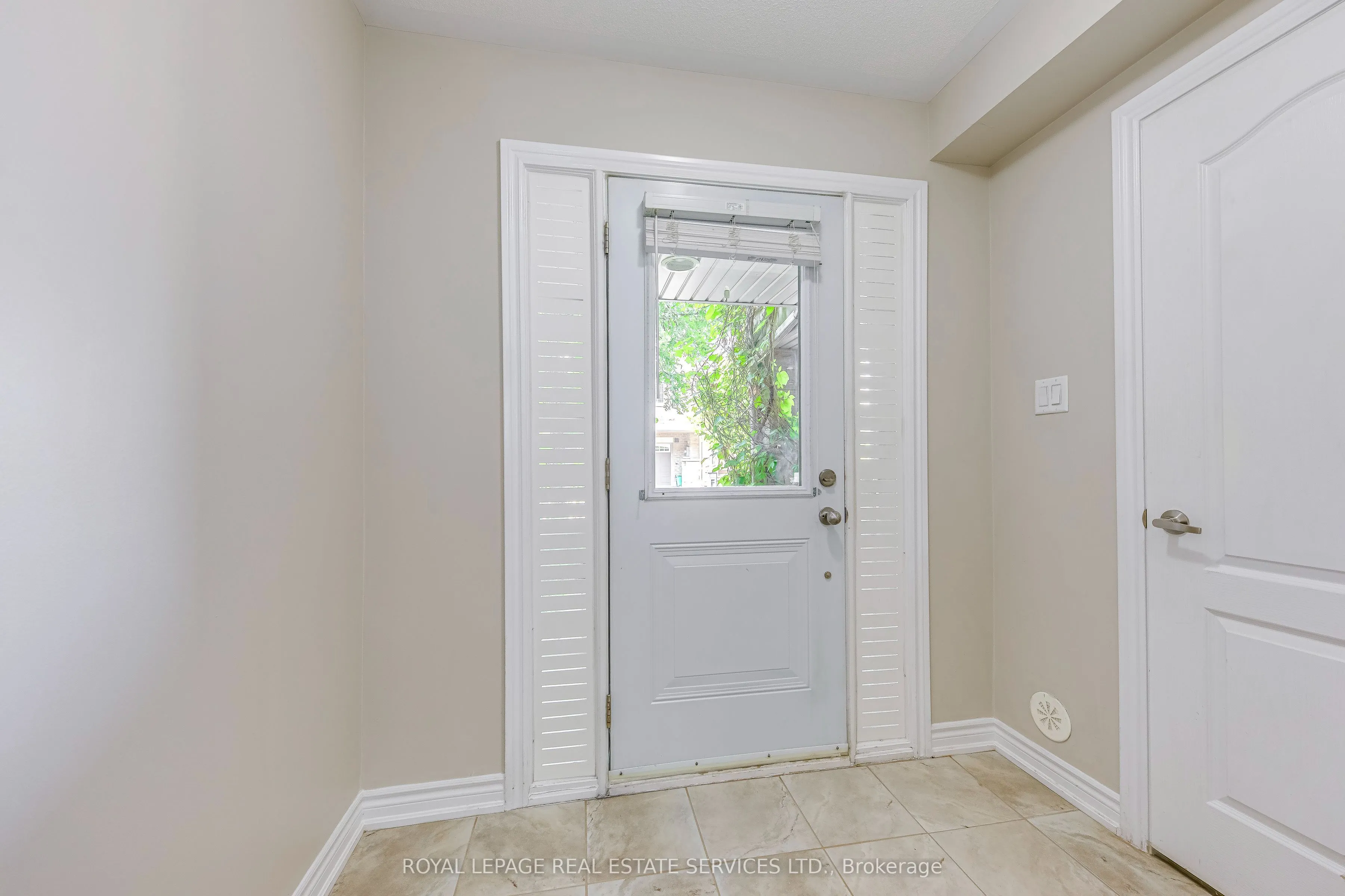 2435 GREENWICH Drive, #12