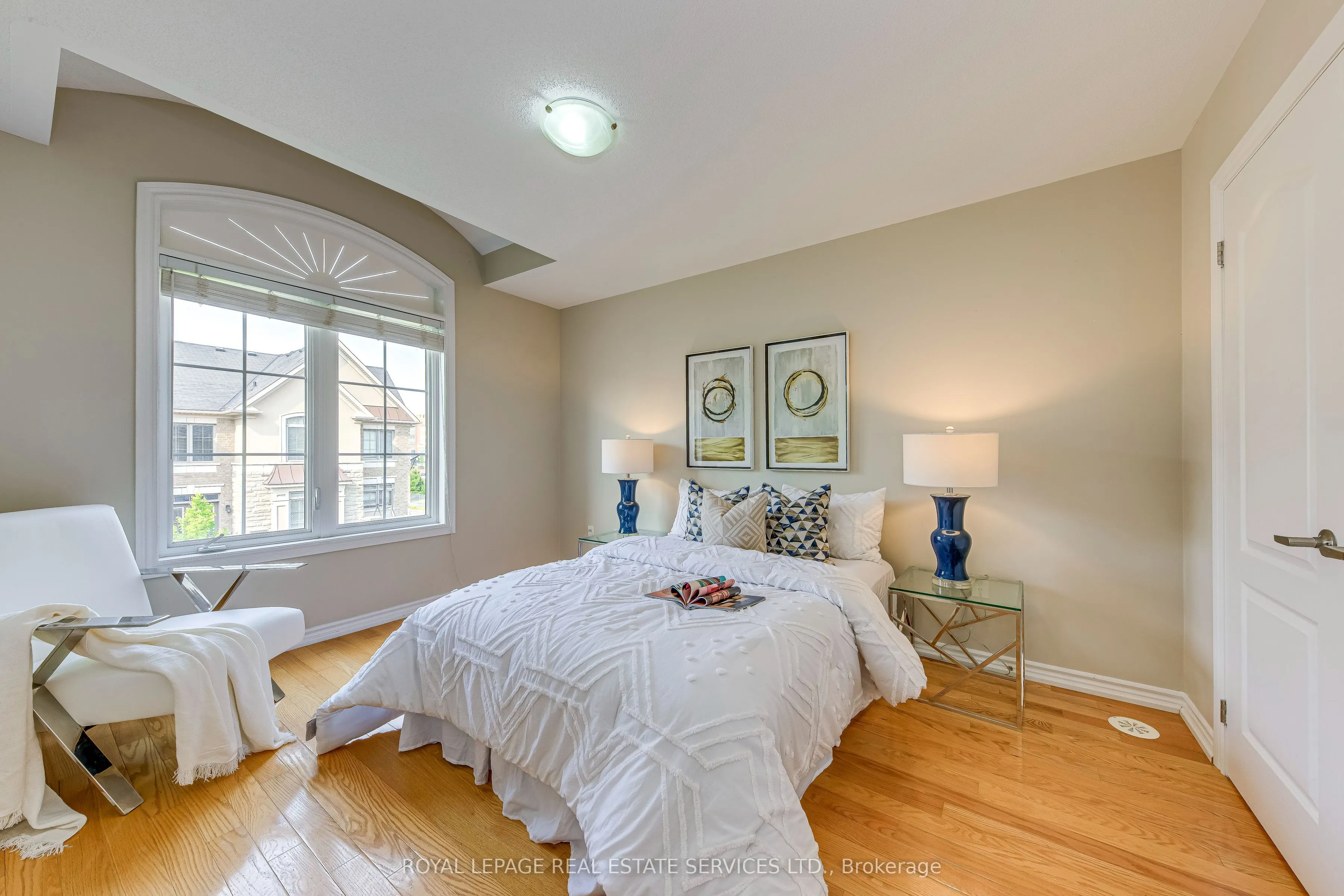 2435 GREENWICH Drive, #12