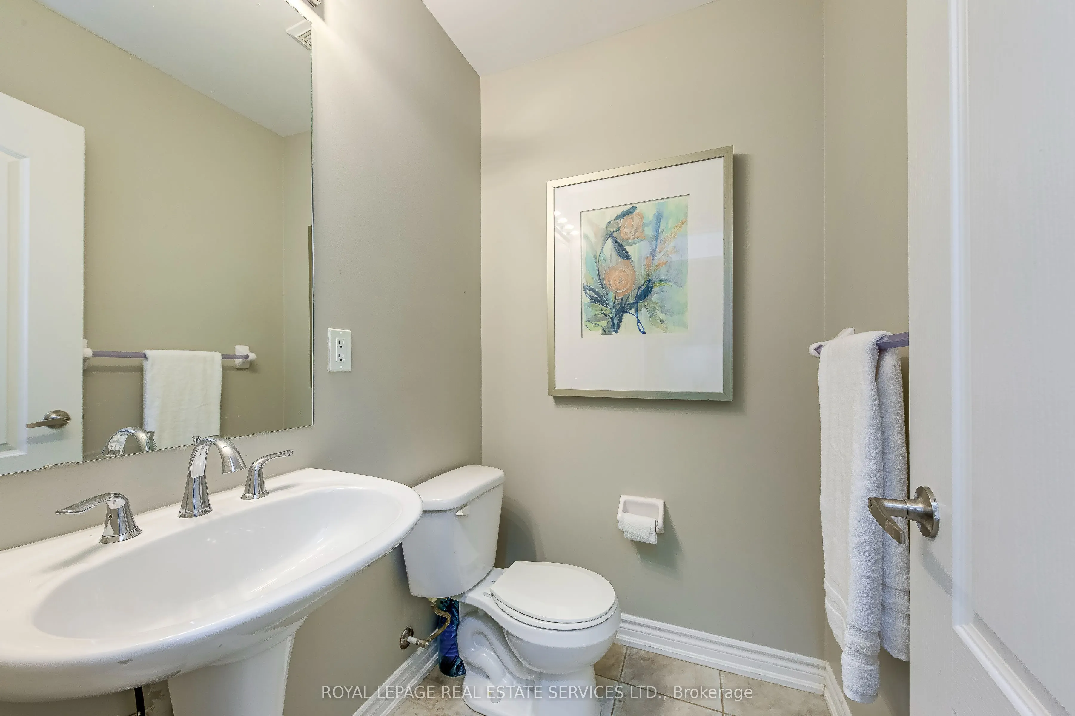 2435 GREENWICH Drive, #12