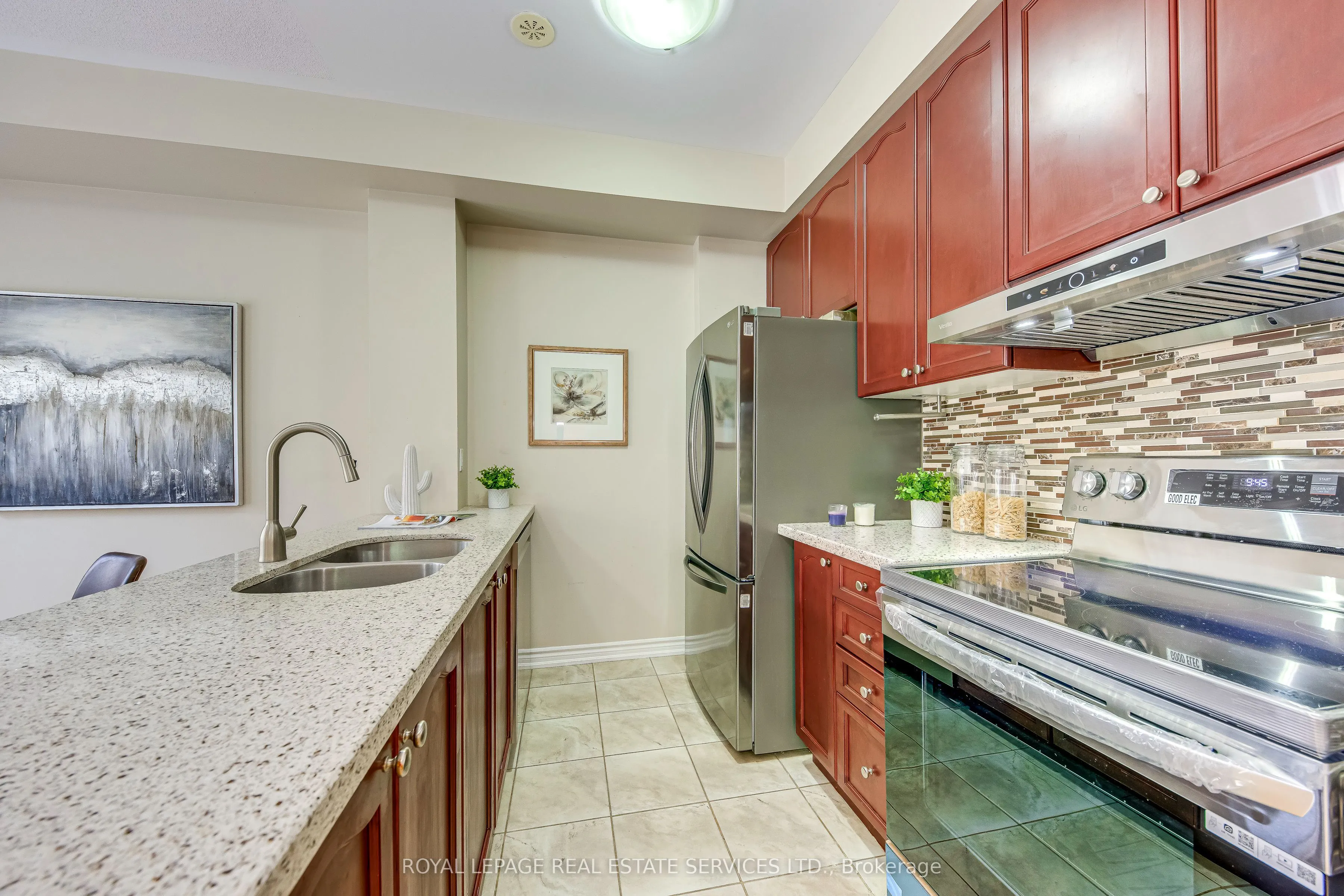 2435 GREENWICH Drive, #12
