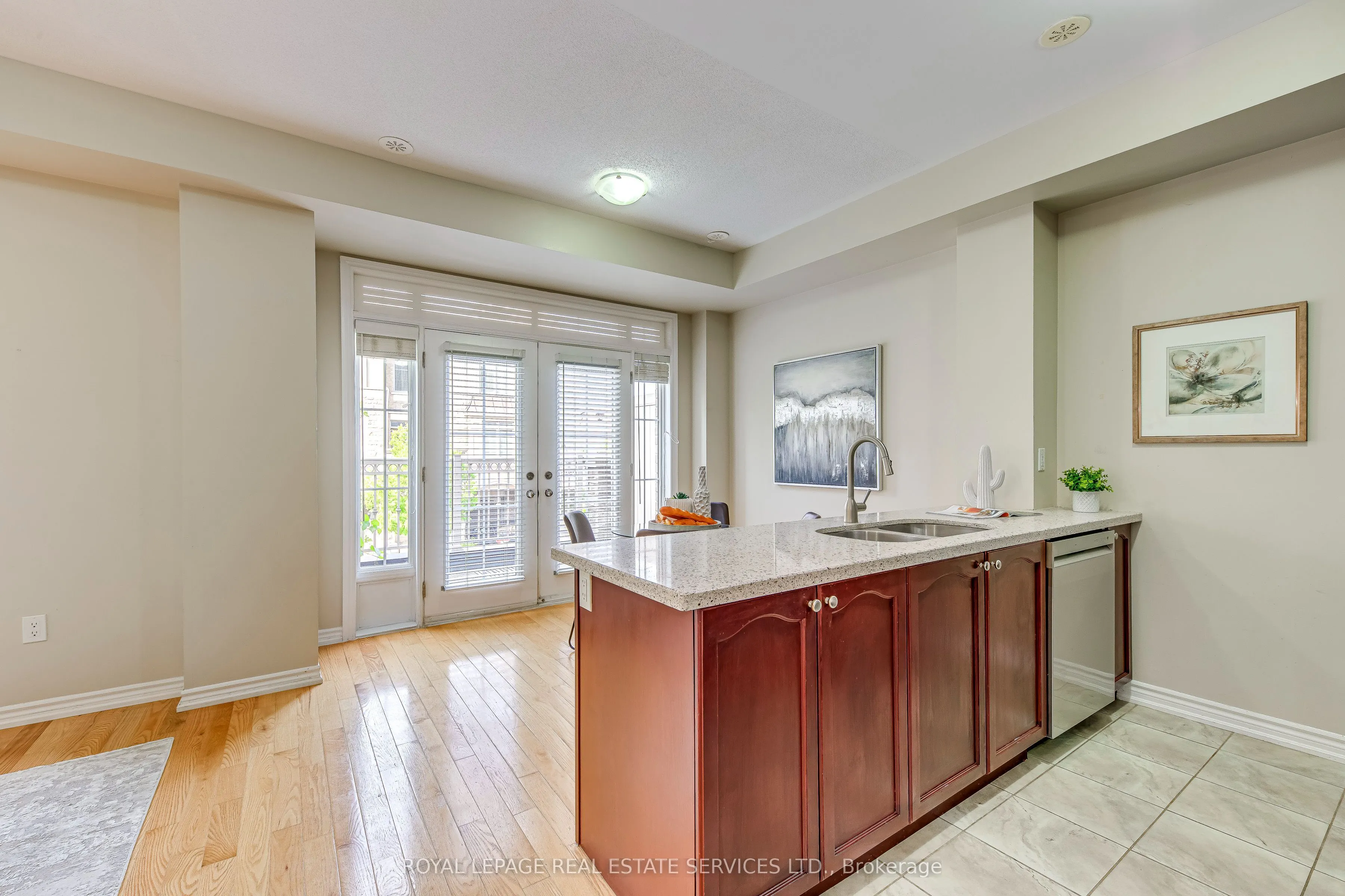 2435 GREENWICH Drive, #12
