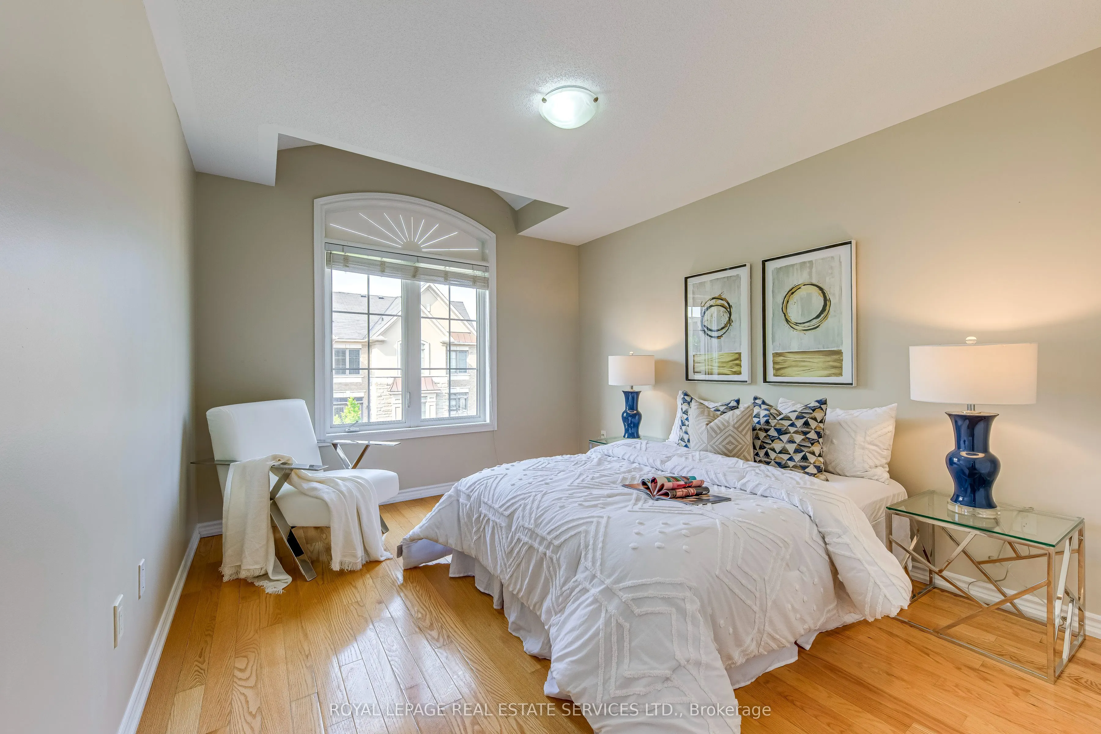 2435 GREENWICH Drive, #12