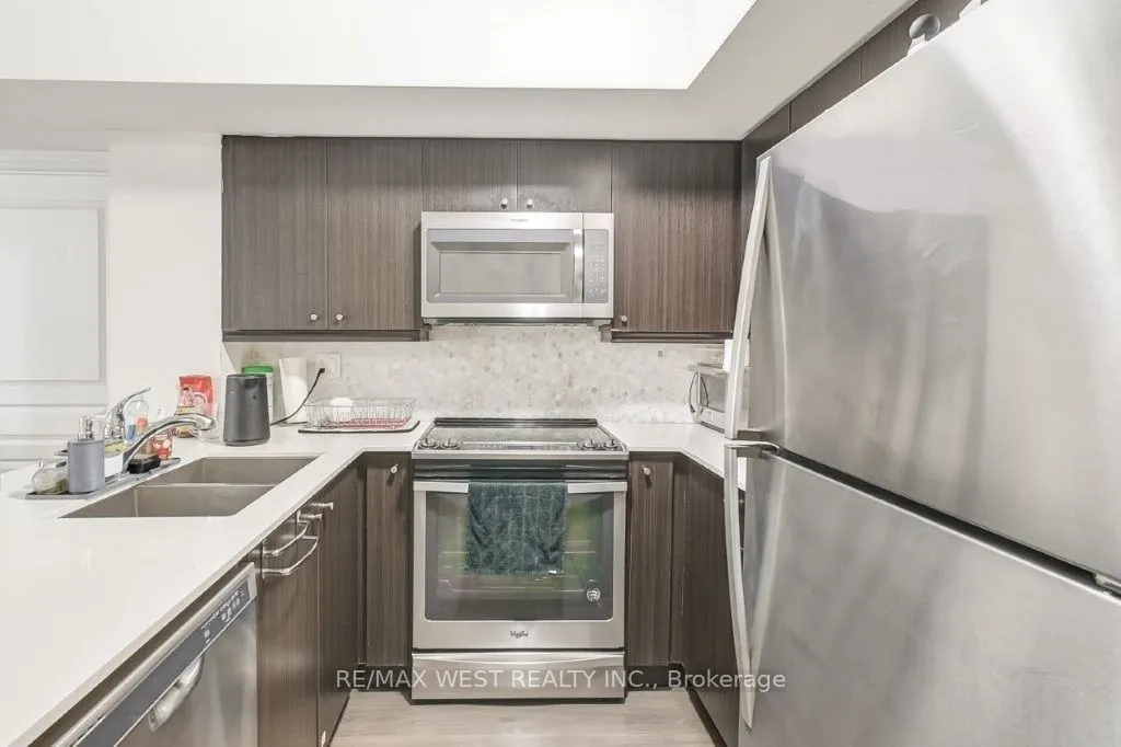 90 Eastwood Park Gardens, #9