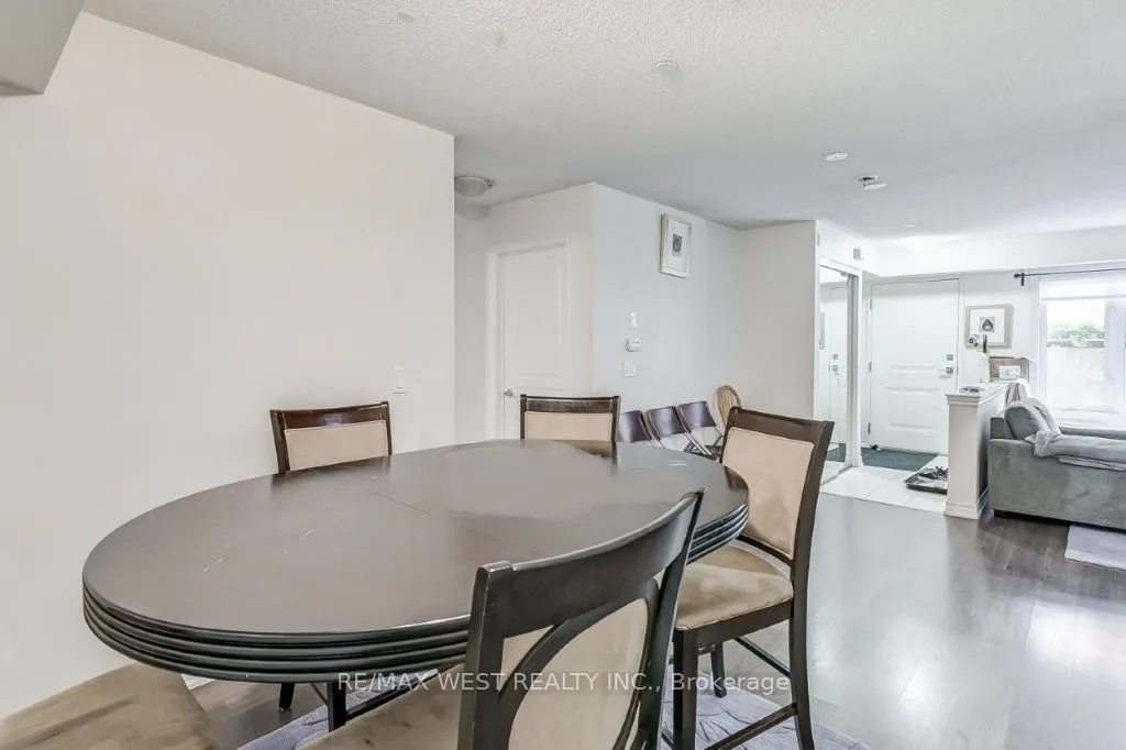 90 Eastwood Park Gardens, #9