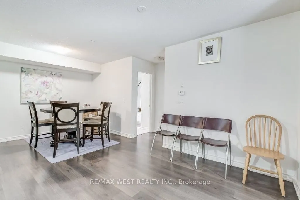 90 Eastwood Park Gardens, #9