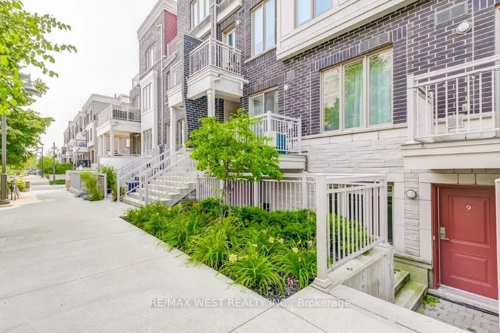 90 Eastwood Park Gardens, #9