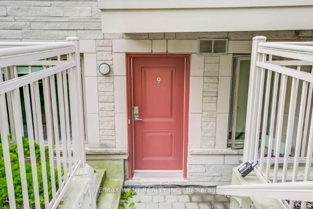 90 Eastwood Park Gardens, #9