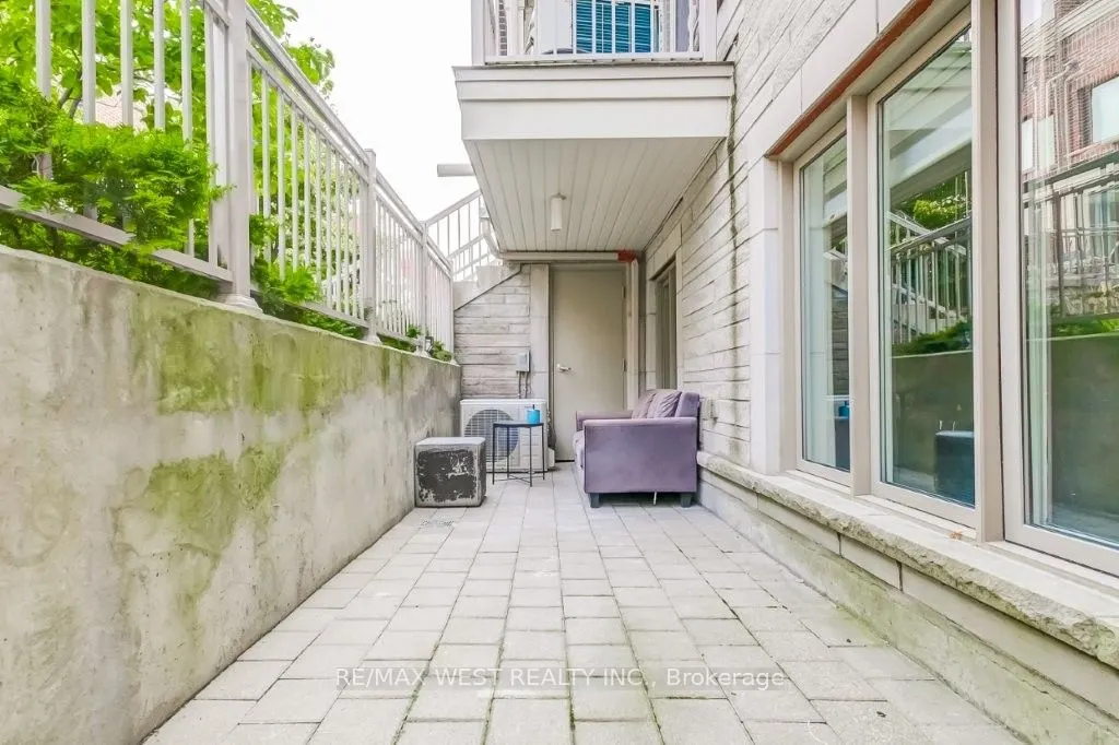 90 Eastwood Park Gardens, #9