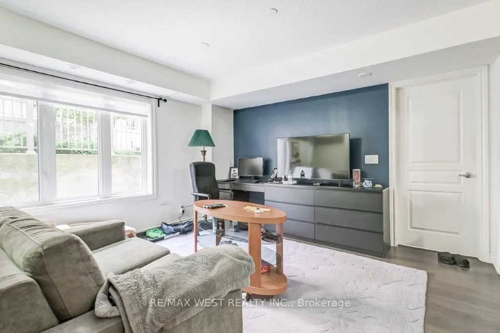 90 Eastwood Park Gardens, #9
