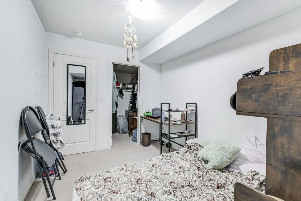 90 Eastwood Park Gardens, #9