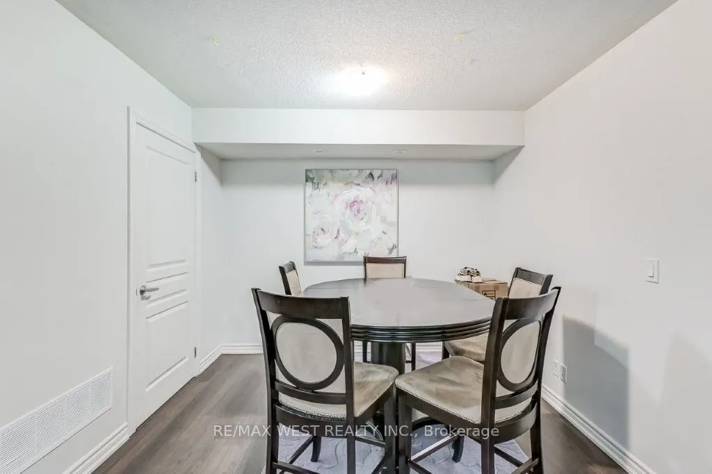 90 Eastwood Park Gardens, #9