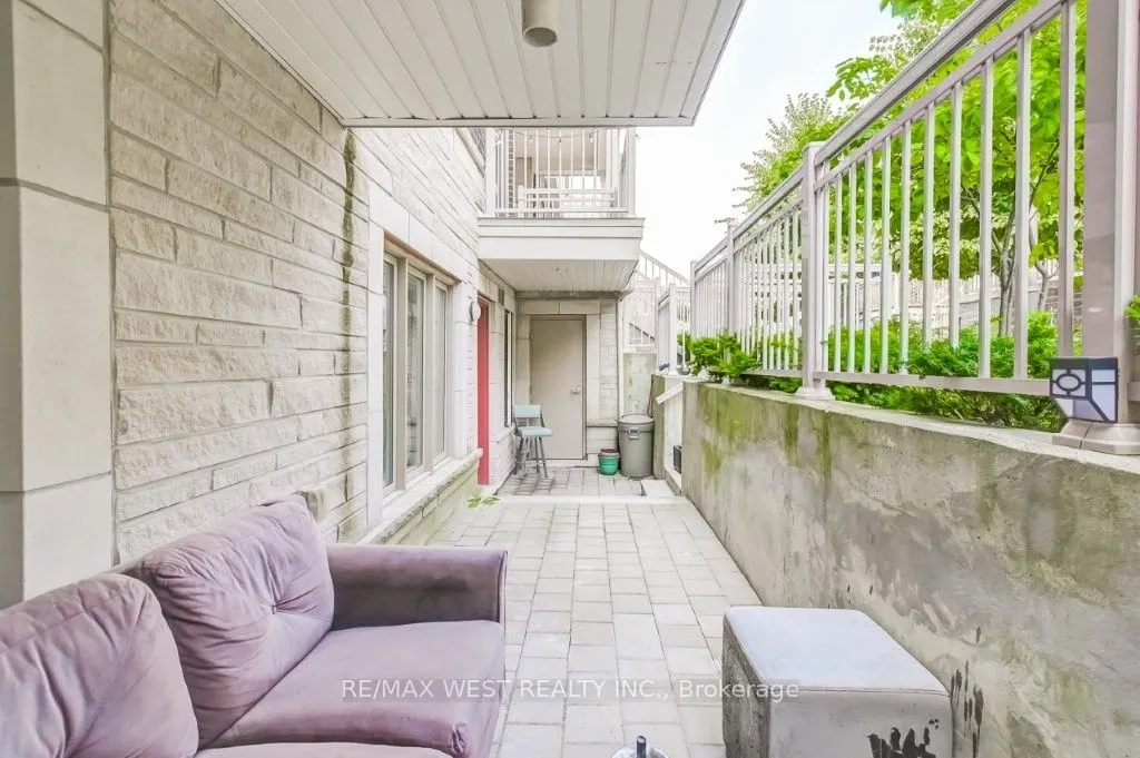 90 Eastwood Park Gardens, #9