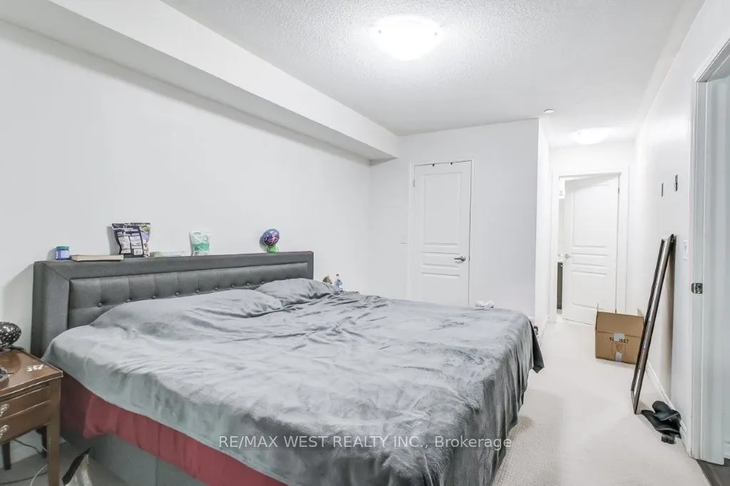 90 Eastwood Park Gardens, #9