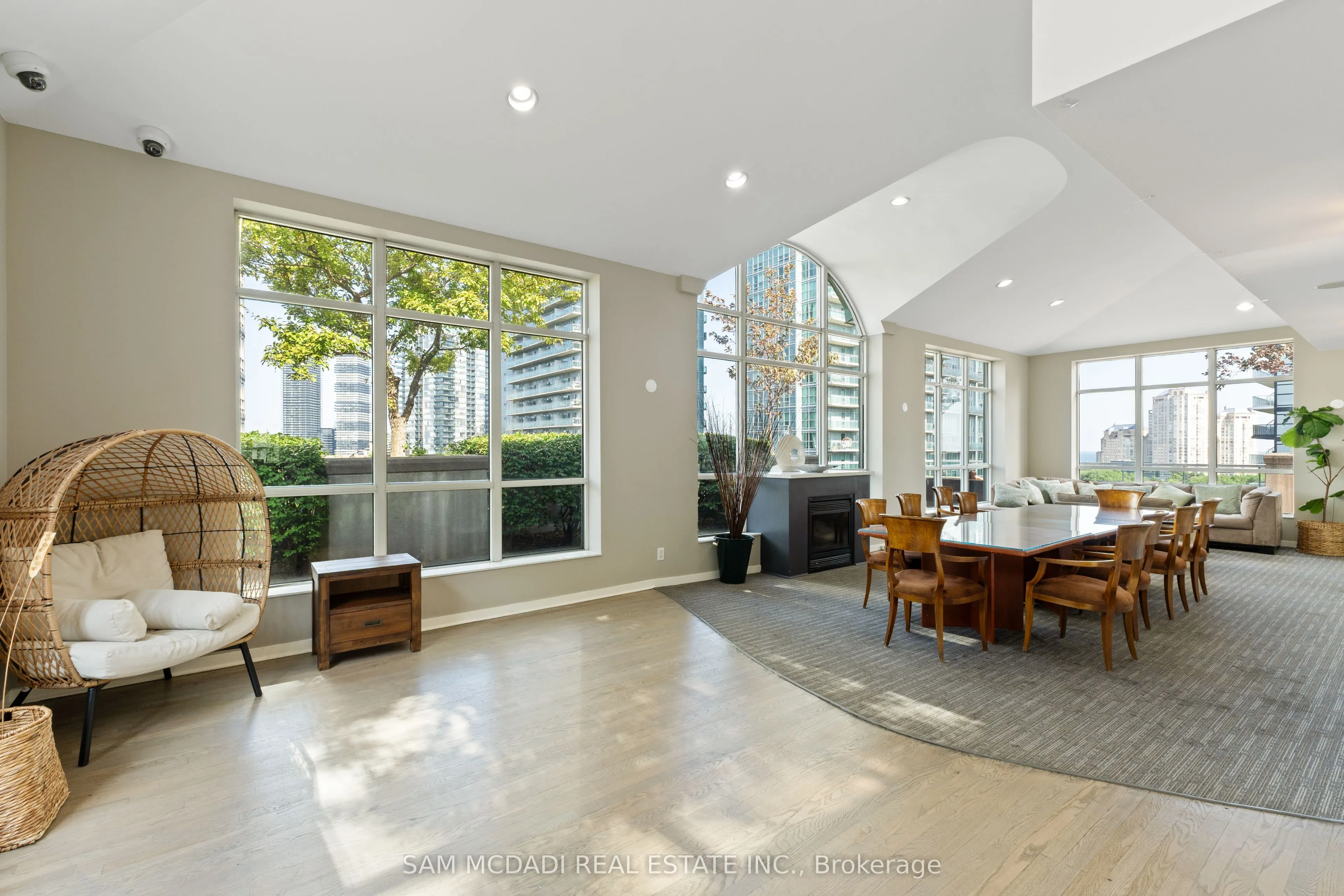 250 Manitoba Street, #PH837