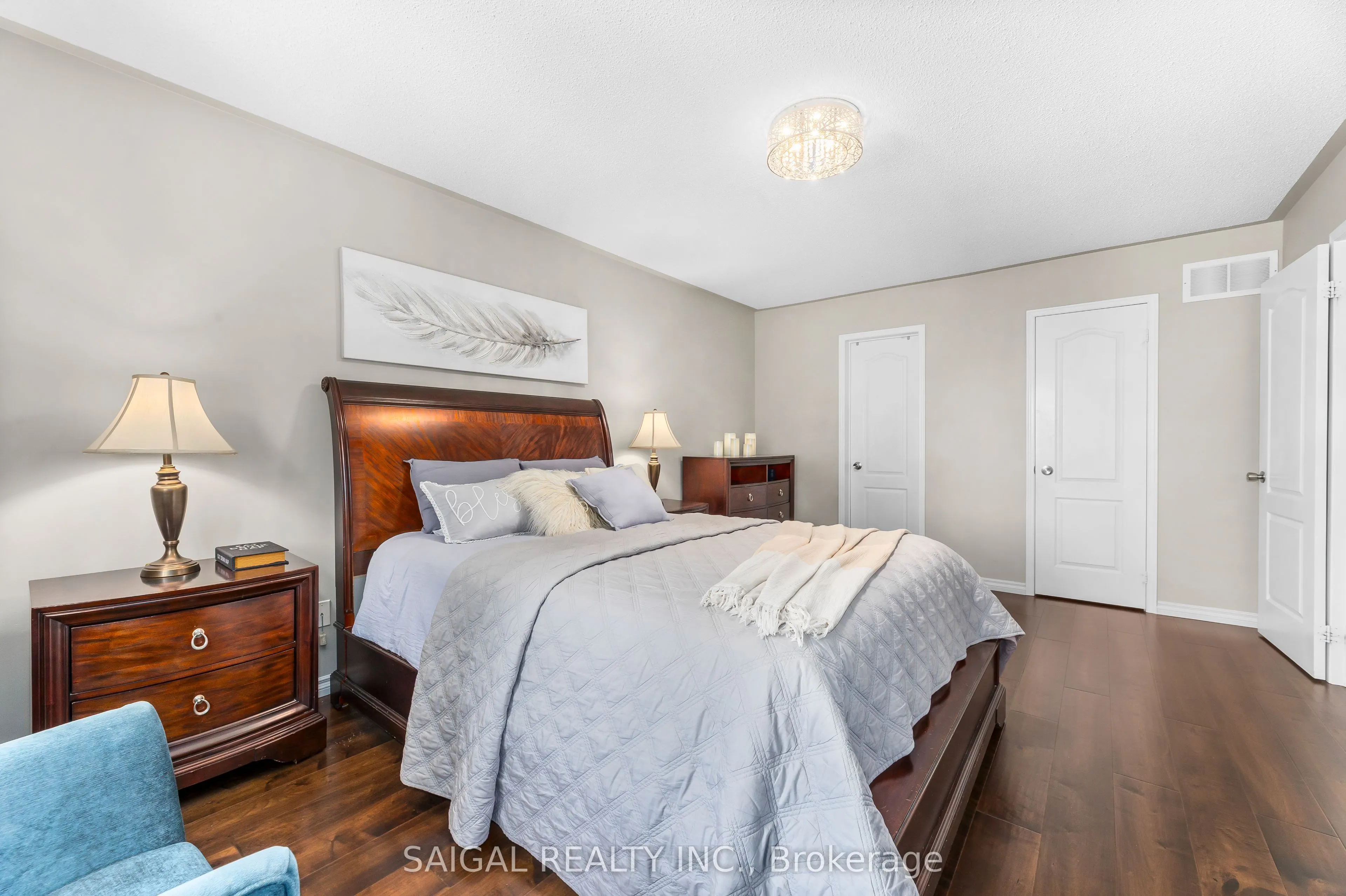 7174 Upton Crescent