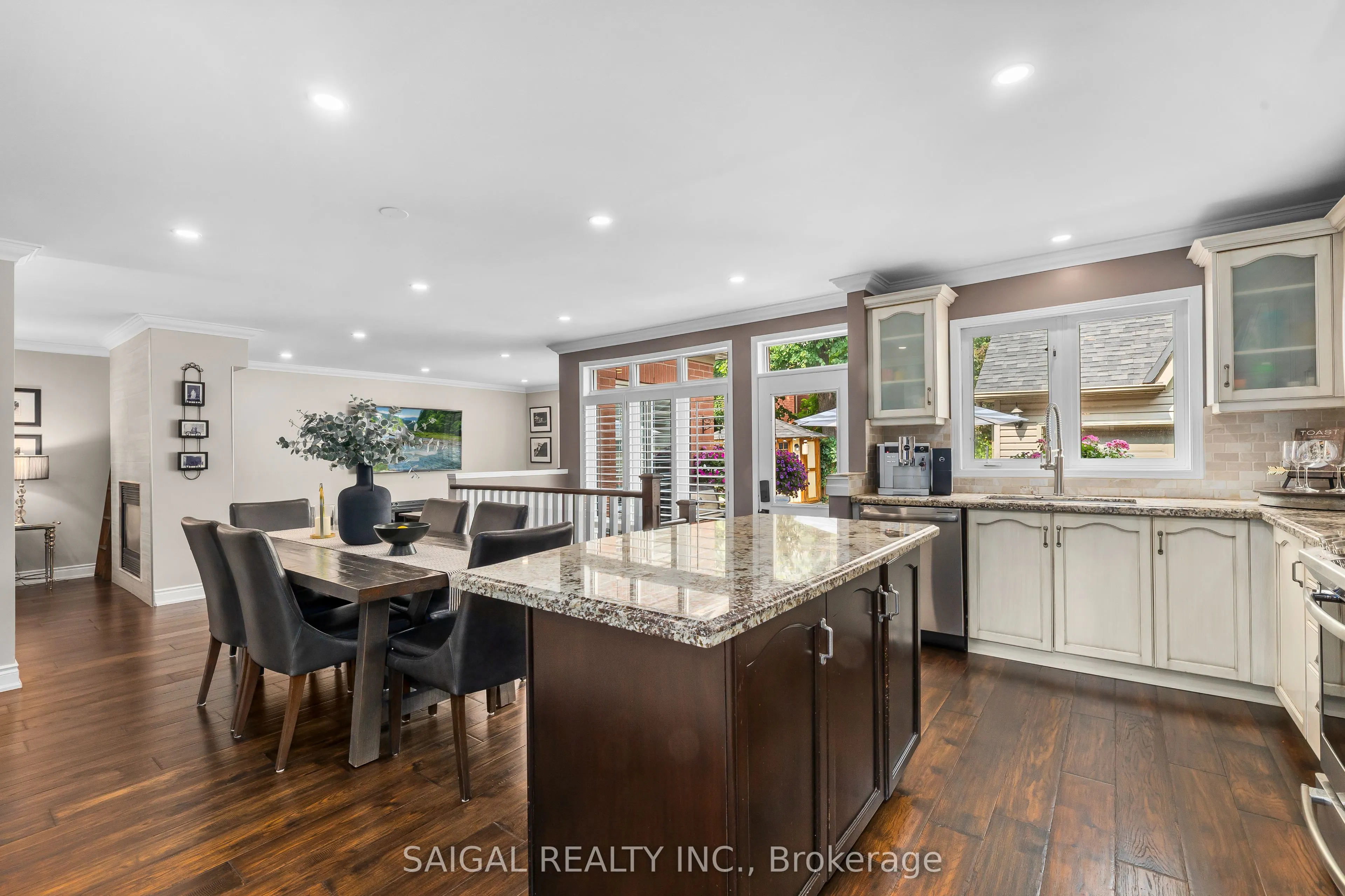 7174 Upton Crescent